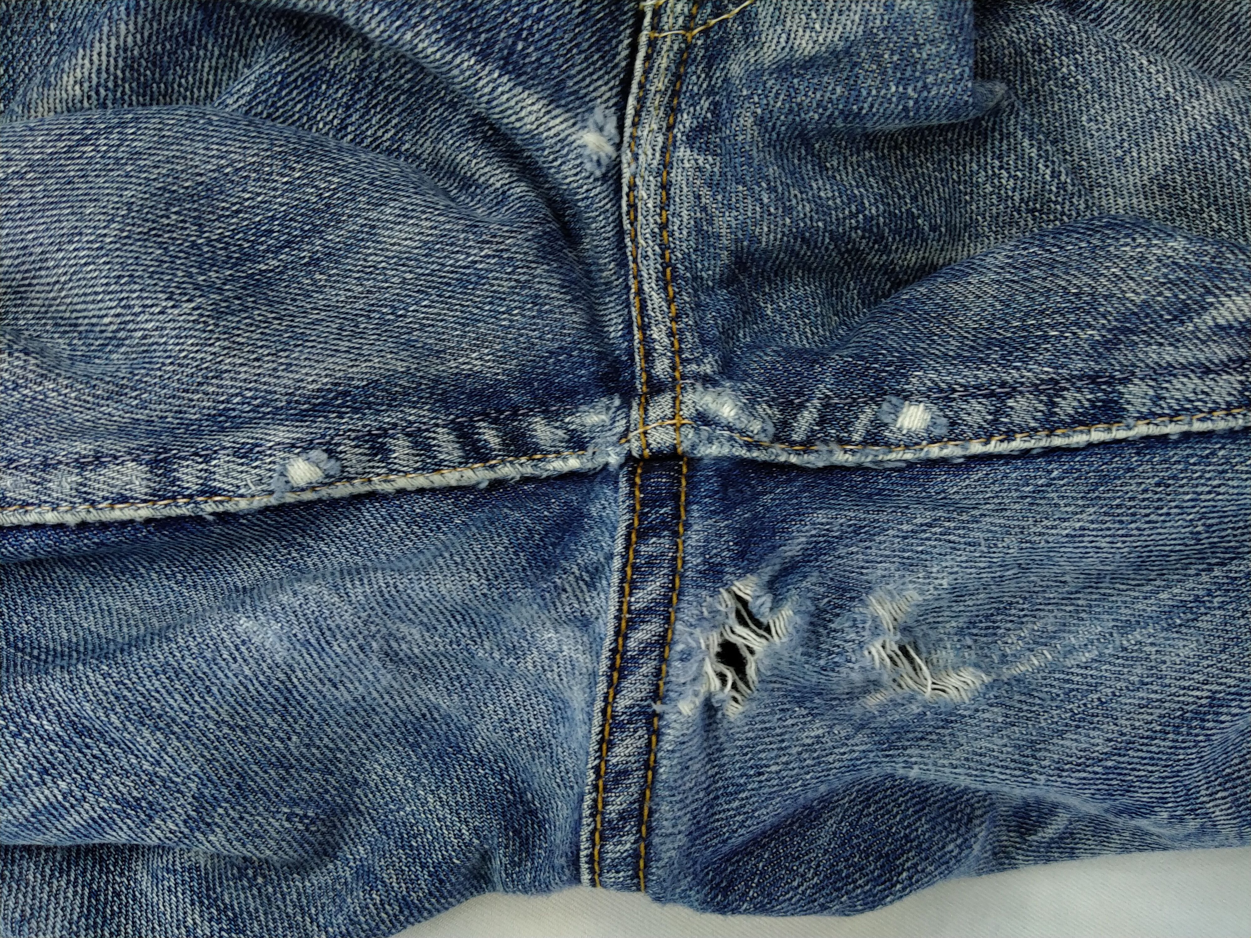 Levi's Distressed Vintage Levi's 505 Jeans 35x30.5 Denim JN1012 Size US 35 - 10 Thumbnail