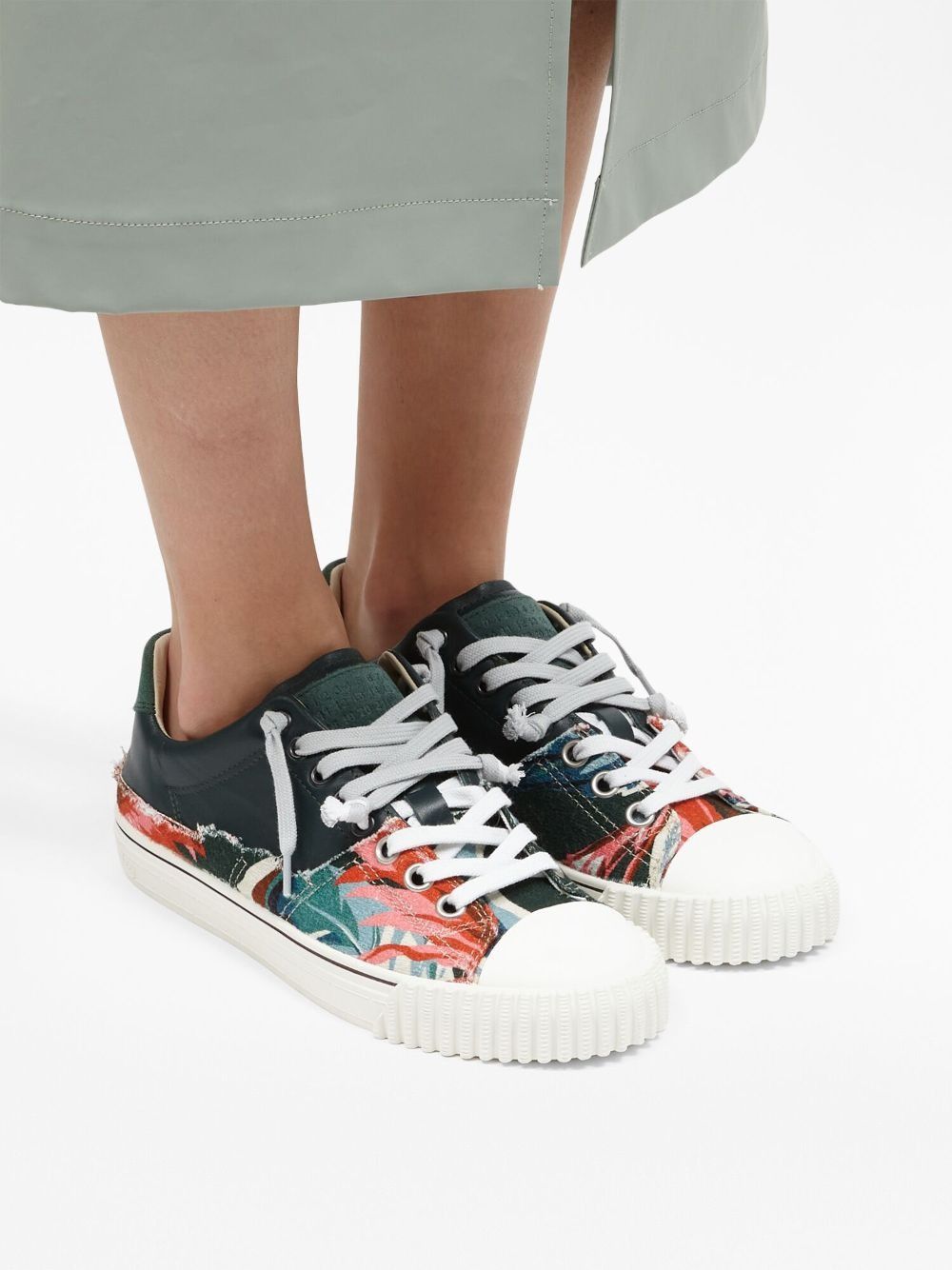 Maison Margiela oc11z0925 Leaf Print Low-Top Sneakers in Multicolor Size US 8 / IT 38 - 6 Thumbnail