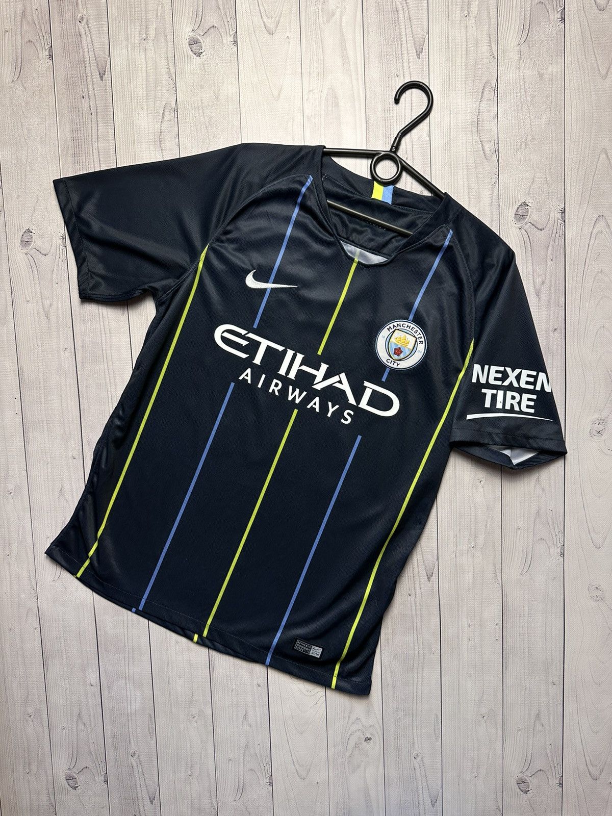 Nike × Vintage Vintage Nike Manchester City soccer jersey size L Mahrez 26 Size US L / EU 52-54 / 3 - 2 Thumbnail