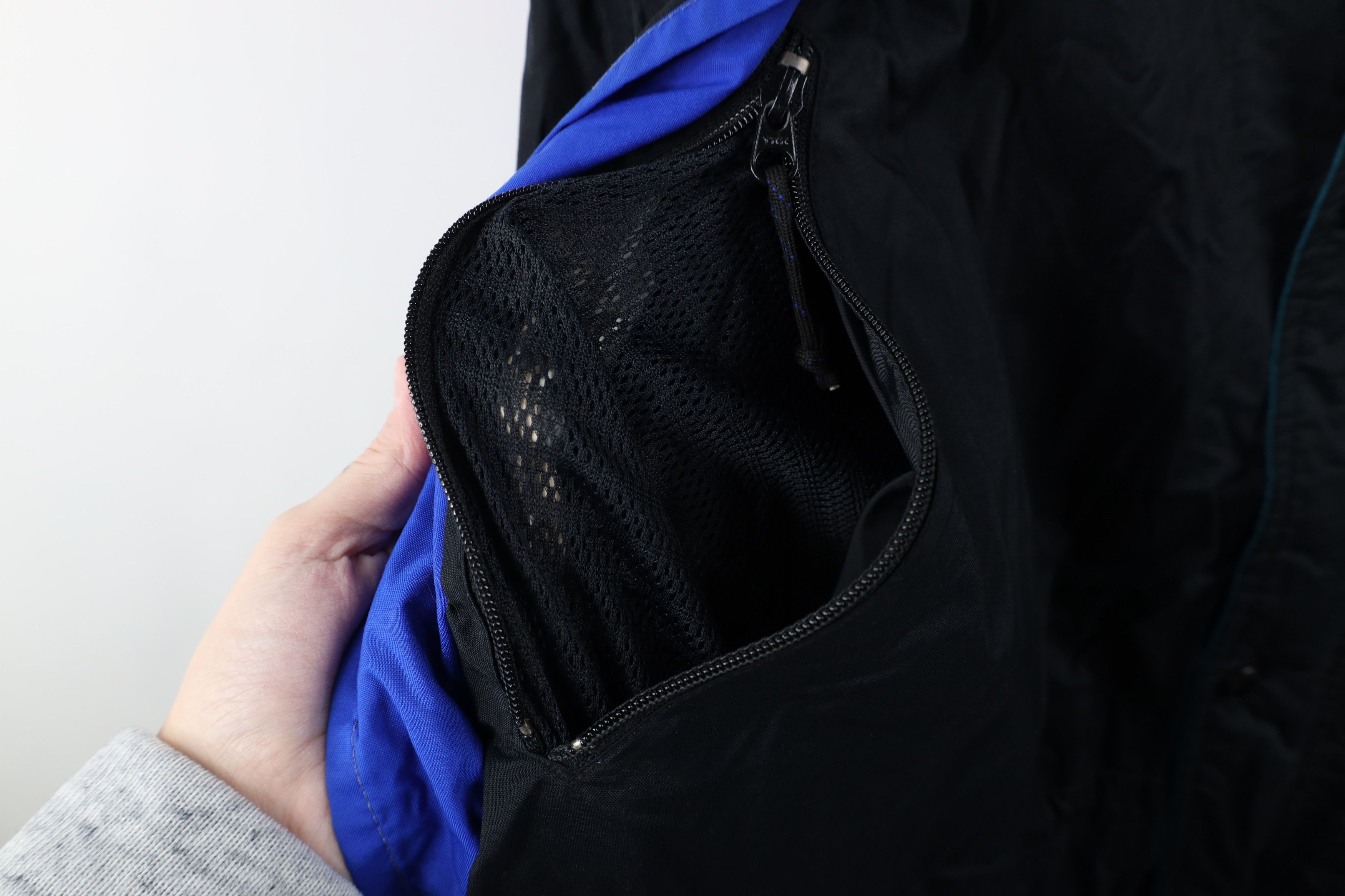 Columbia Vintage 90s Columbia Spell Out Hooded Parka Jacket Black Size US XL / EU 56 / 4 - 6 Thumbnail