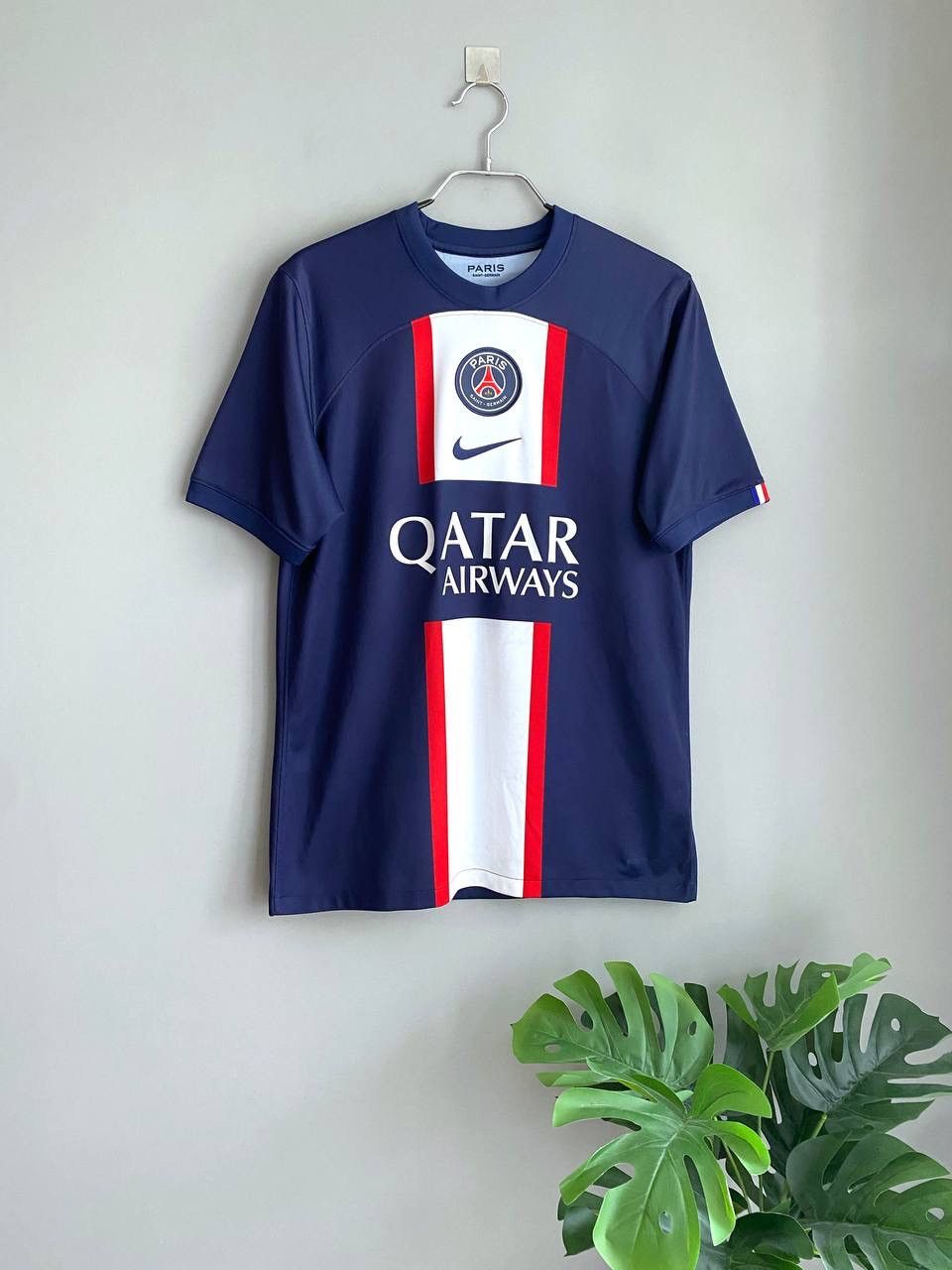 Nike PSG Paris Saint Germain 2022/23 Home Soccer Jersey, Size M Size US M / EU 48-50 / 2 - 1 Thumbnail