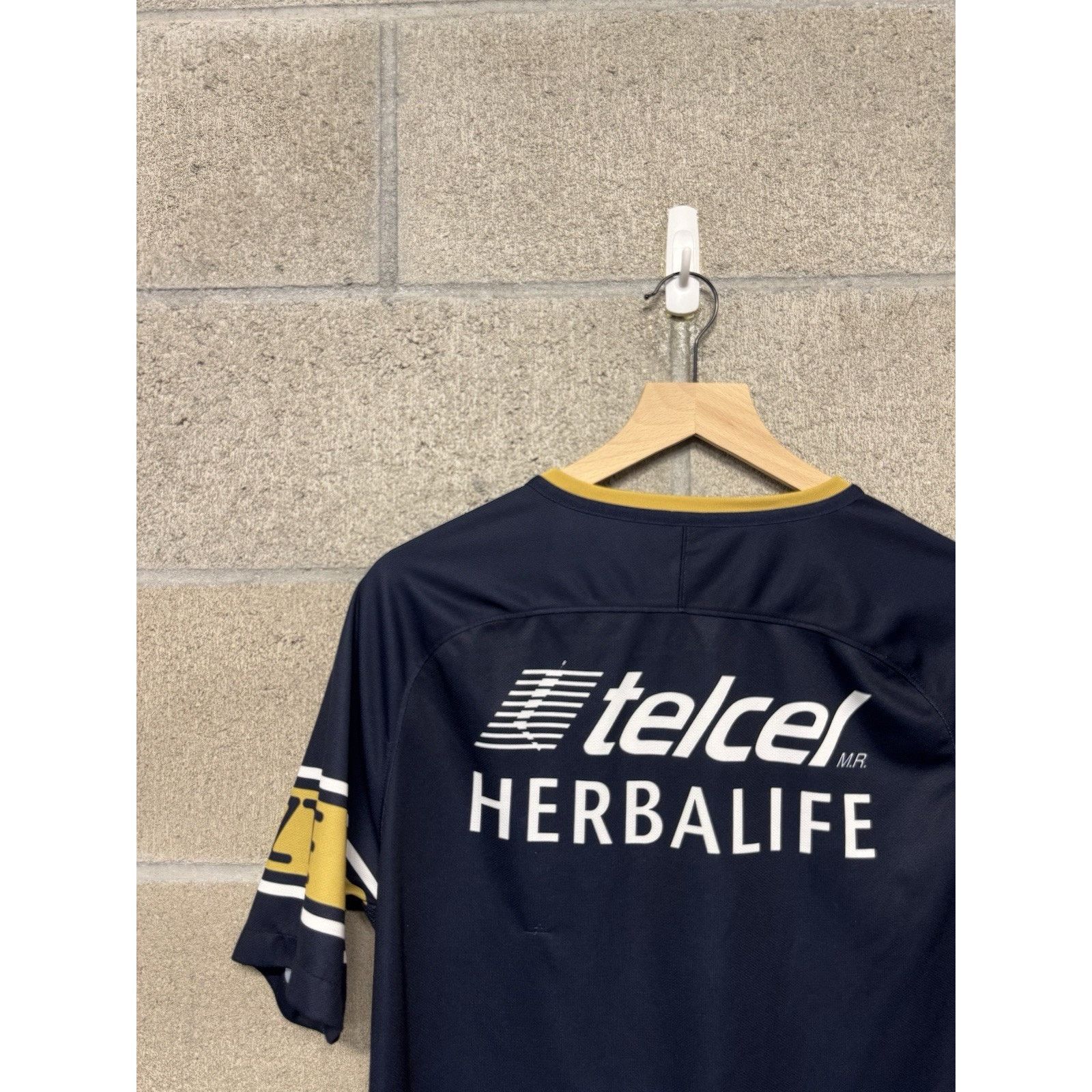 Nike Nike Puma DHL Soccer Jersey Herbalife Men Medium 2017 Size US M / EU 48-50 / 2 - 9 Thumbnail