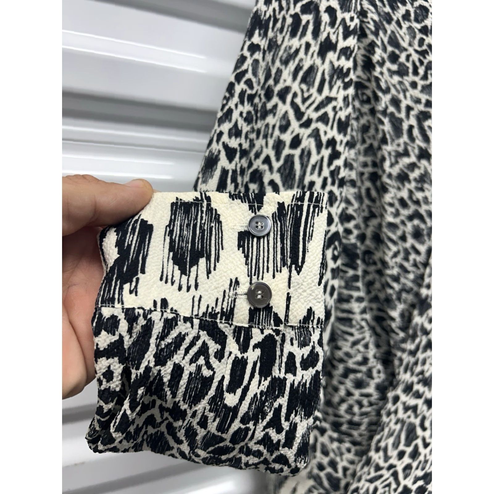 Vintage Derek Lam 10 Crosby Blouse Ice Ivory Leopard V-Neck Long Sleeve Silk Top 2 Women’s Size XS / US 0-2 / IT 36-38 - 5 Thumbnail