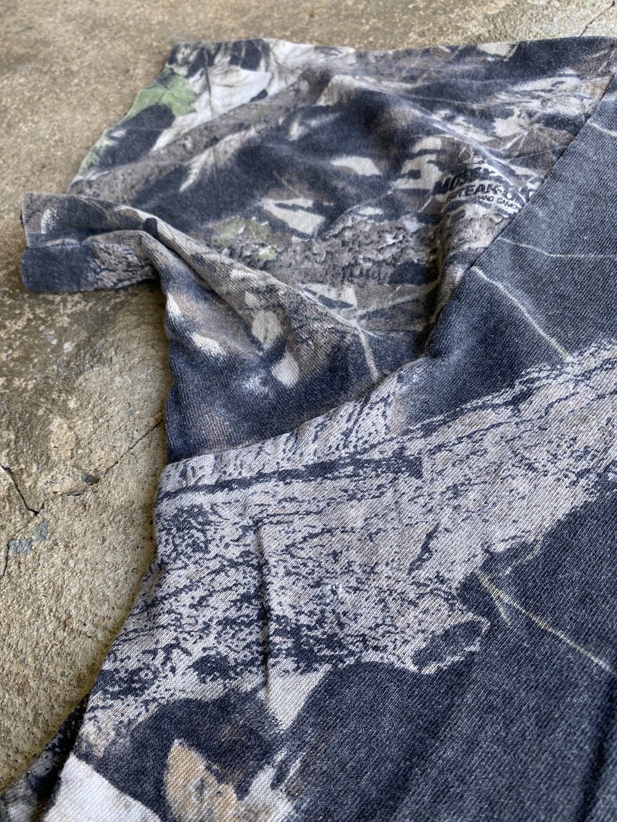 Realtree × Vintage Vintage 90’s Mossy Oak Camo Faded Distressed Pocket Shirt Size US XL / EU 56 / 4 - 8 Thumbnail