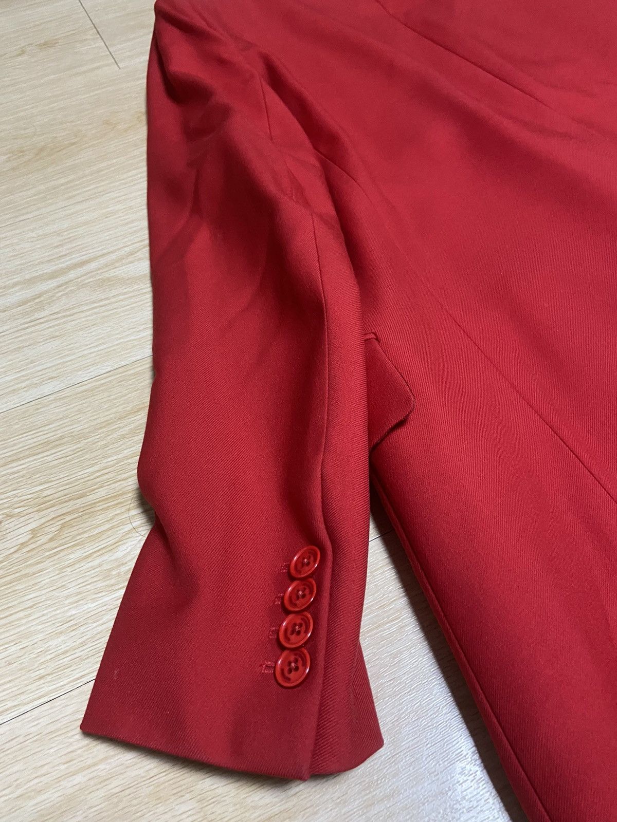 Vetements M Vetements FW17 oversized Red coat Size US M / EU 48-50 / 2 - 8 Thumbnail