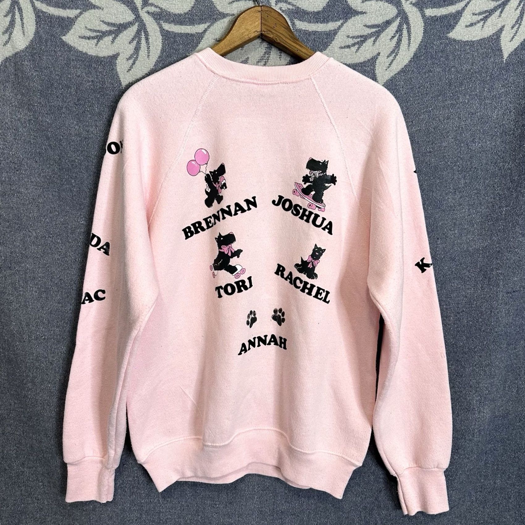 Lee VINTAGE Lee Sweatshirt Mens L Pink 90s Dogs Felt Pullover Crew Neck Mid Weight Cotton Blend Regular Long Sleeve All Seasons Winter Spring Fall Size US L / EU 52-54 / 3 - 5 Thumbnail