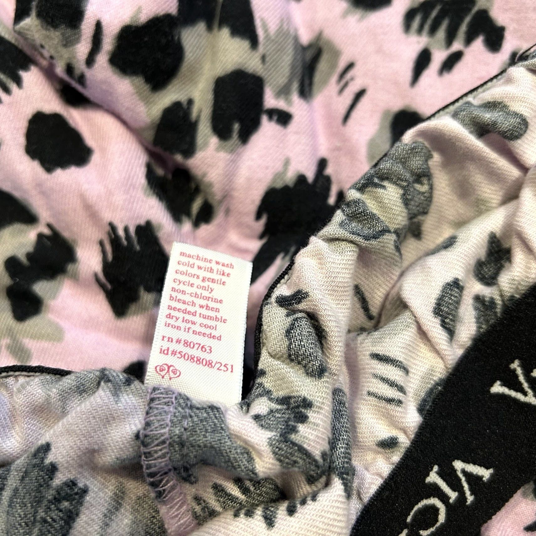 Victoria's Secret Victoria's Secret Leapord Print Fleece Pajama Set Women M Multicolor Long Sleeve Sleepwear Size ONE SIZE - 5 Thumbnail