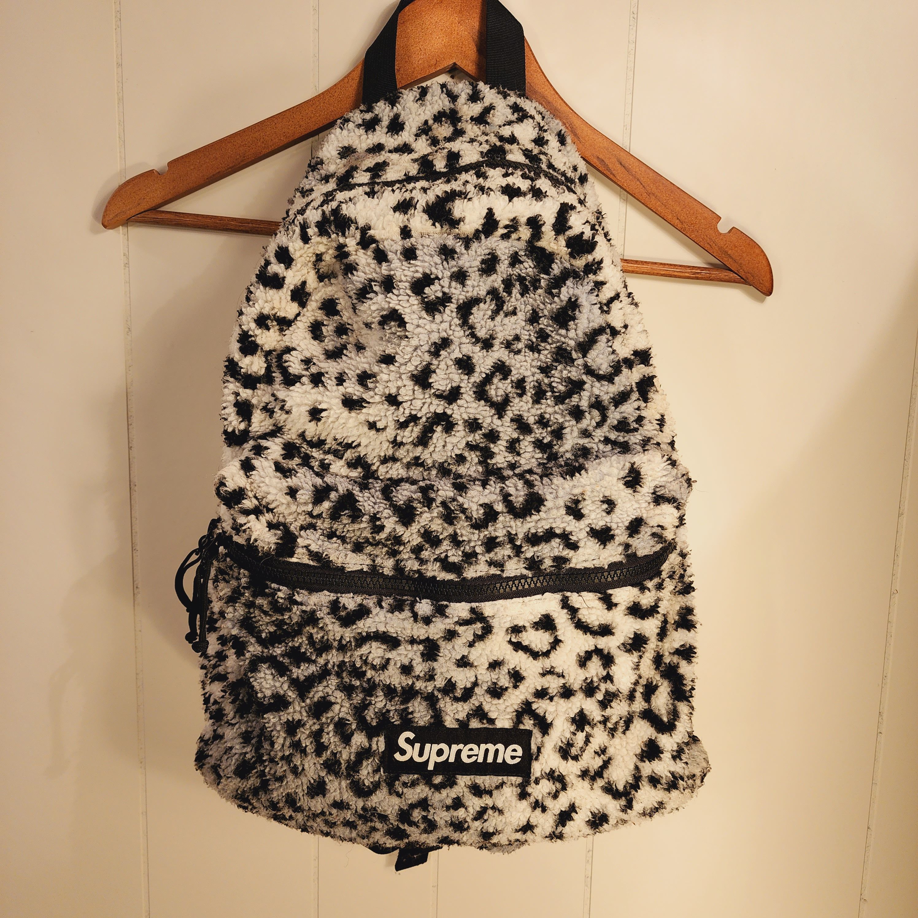 order store online Supreme Leopard Print Fleece Backpack