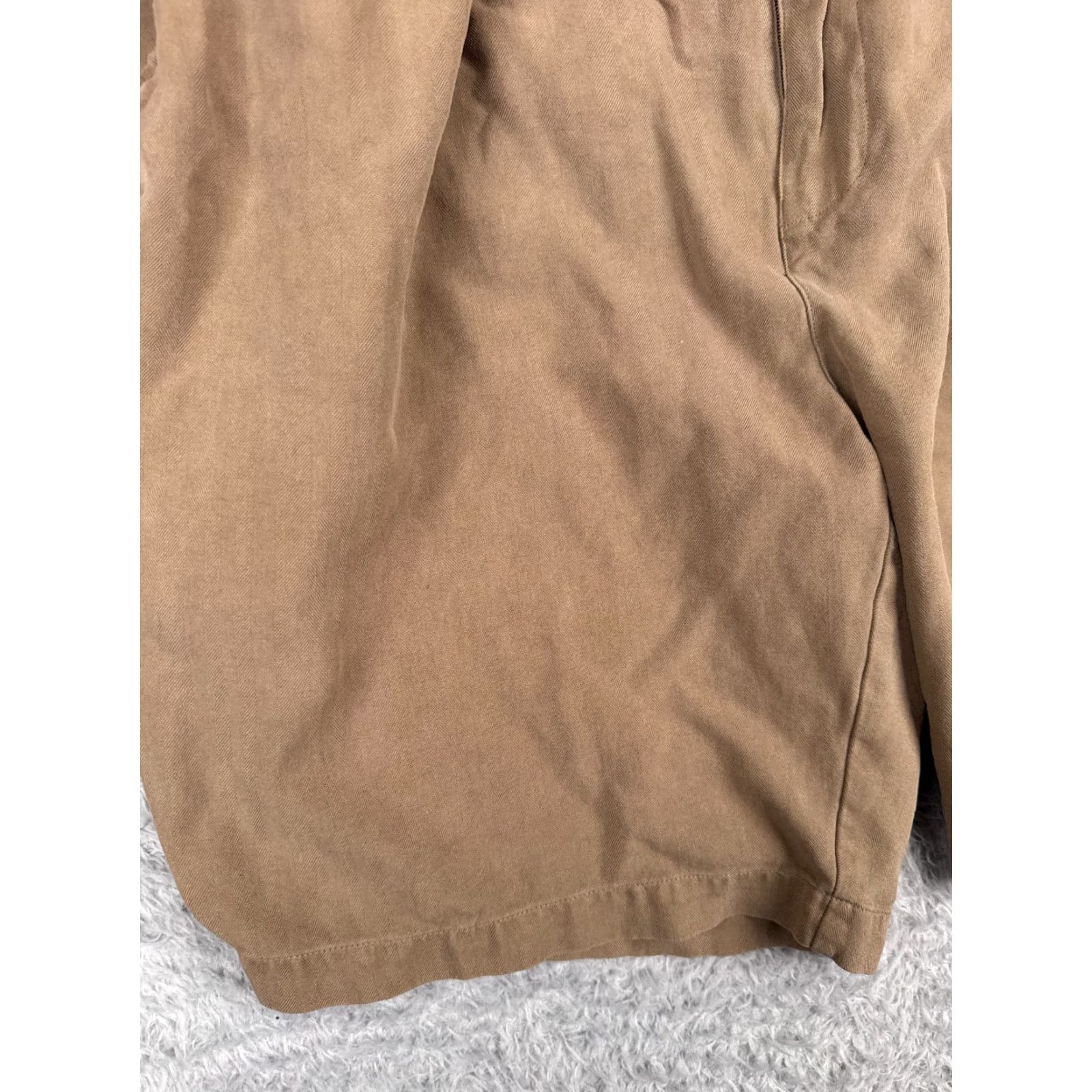 Tommy Bahama Tommy Bahama Shorts Men 36 Brown Bermuda Silk Pleated Beach Vacation 35x8 Cargo Pocket Relaxed Shorts Mens Beach Size US 36 / EU 52 - 7 Thumbnail