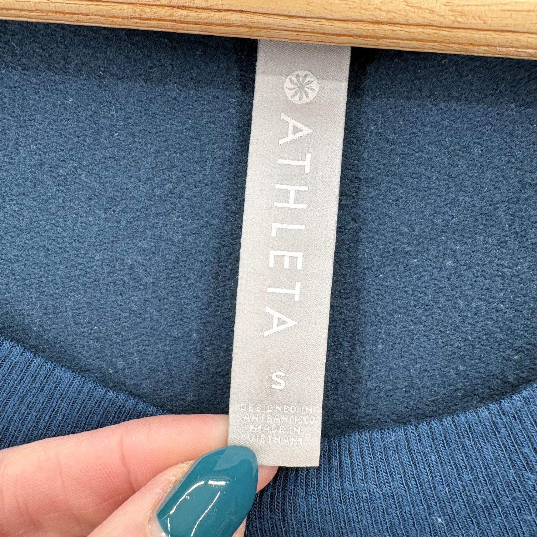 Athleta Athleta Sweatshirt Womens Small Blue Coaster Luxe Pullover Crew Neck Thumbhole Cuff Modal Polyester Spandex Knit Size S / US 4 / IT 40 - 4 Thumbnail