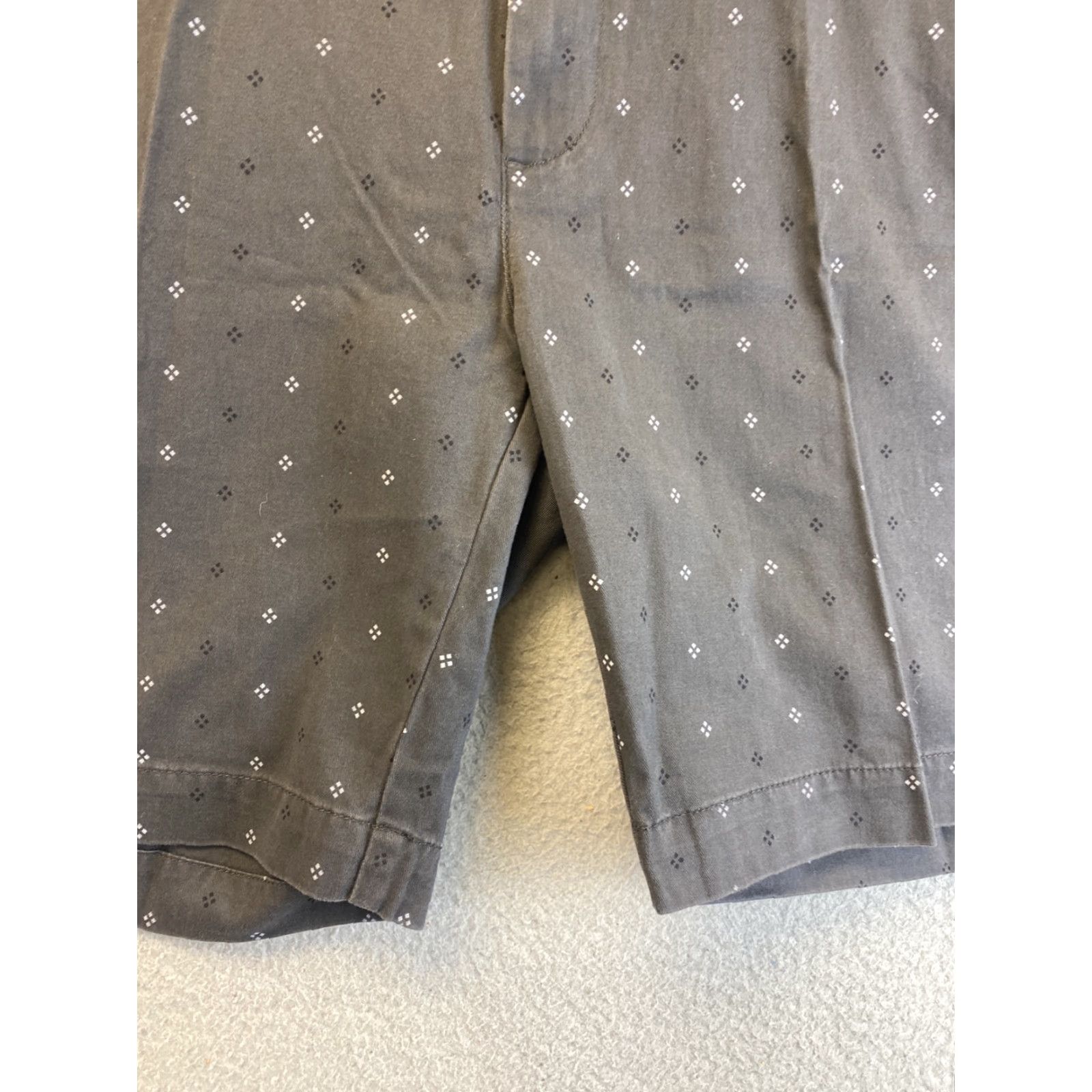 Roundtree & Yorke Roundtree & Yorke Shorts Mens 38 Gray Chino Classic Fit Pima Cotton 93-49 Size US 38 / EU 54 - 5 Thumbnail