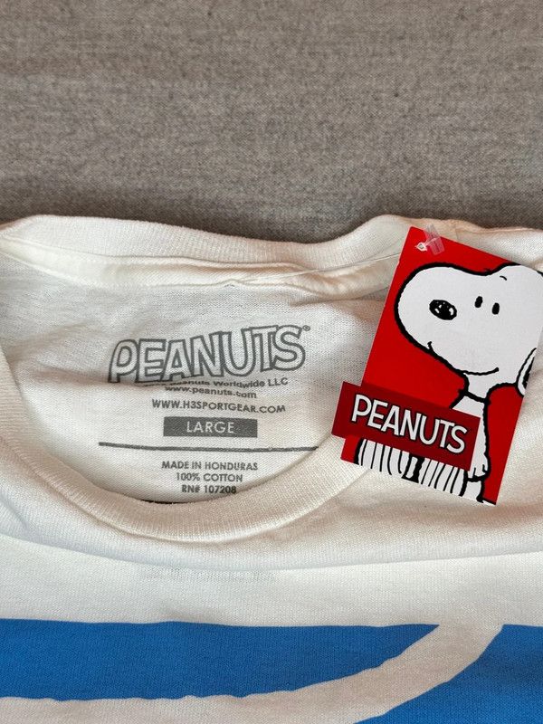 Peanuts Peanuts Snoopy Graphic T Retro 90's Vibes White Sz L NWT Size US L / EU 52-54 / 3 - 3 Thumbnail