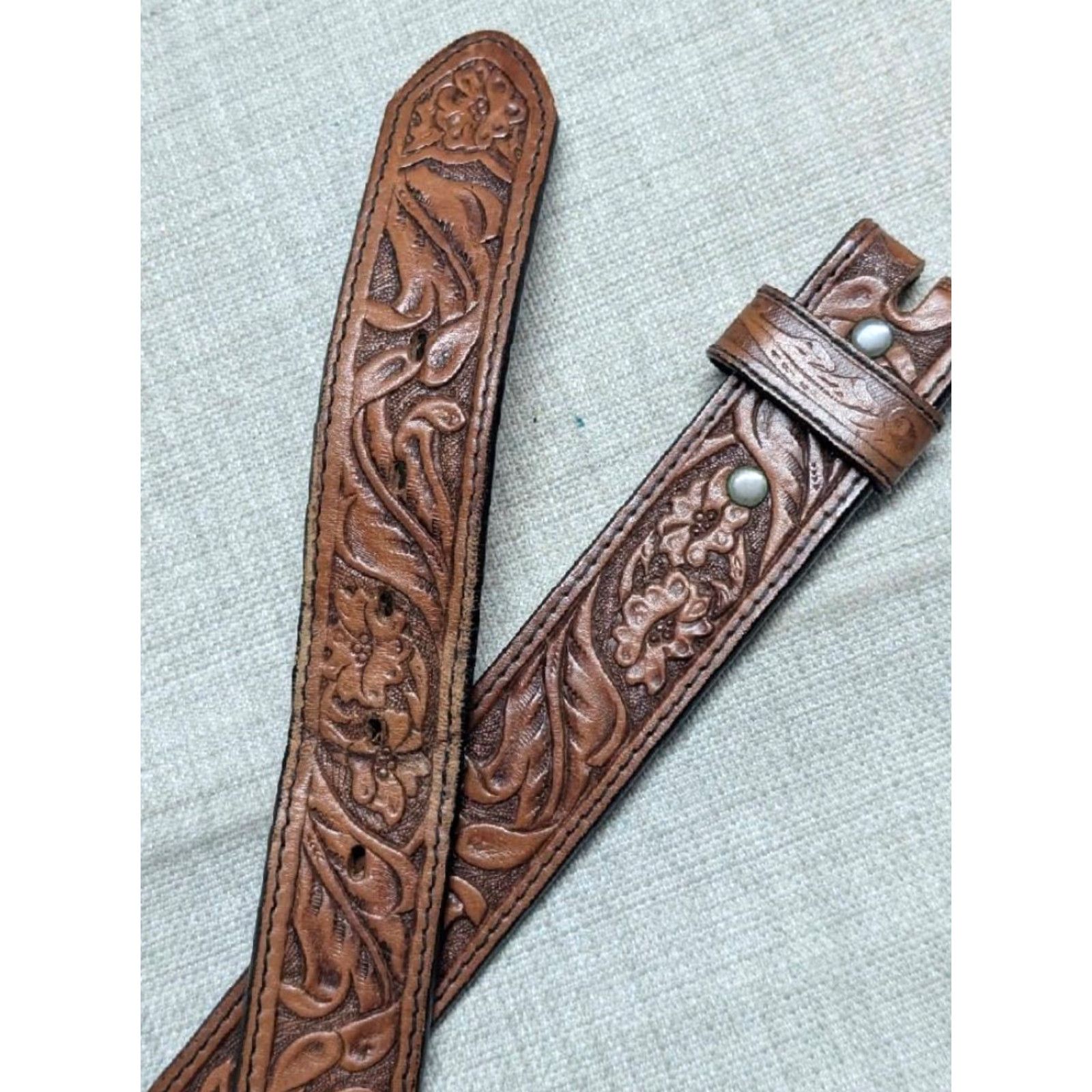 Vintage VINTAGE Silver Creek belt Western belt Men 36 Brown Leather Tooled Floral Buckle Buckle Back security money USA made Size 36 - 3 Thumbnail