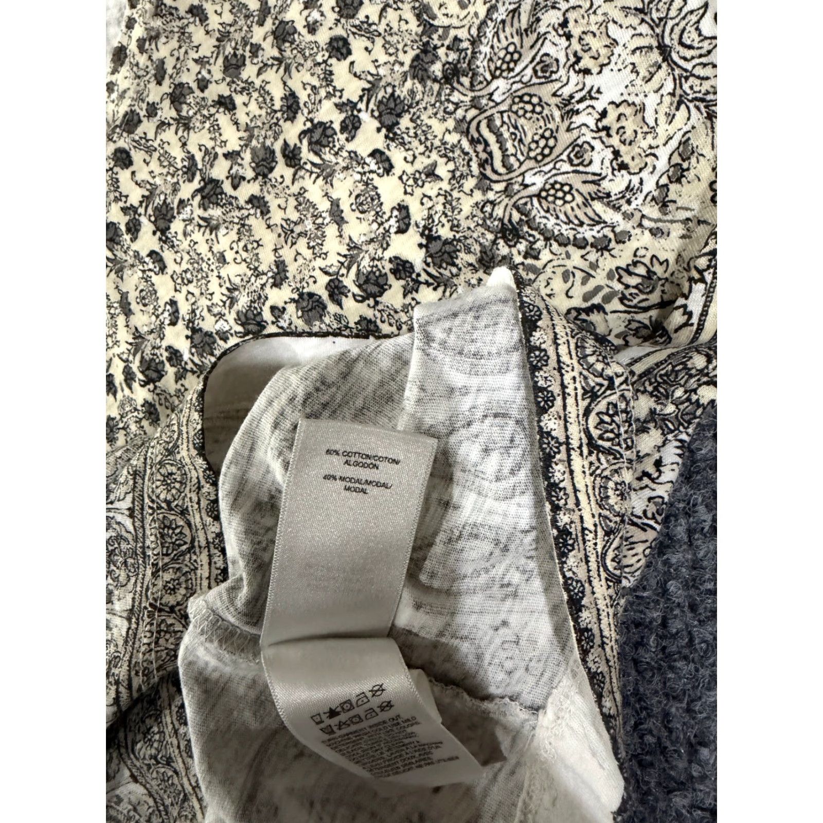 Lucky Brand Lucky Brand Blouse Shirt Womens XS Beige Black Floral Paisley Short Sleeve Boho Tunic V-Neck Lightweight Casual Regular Cotton Modal Rayon Modern Size XS / US 0-2 / IT 36-38 - 5 Thumbnail