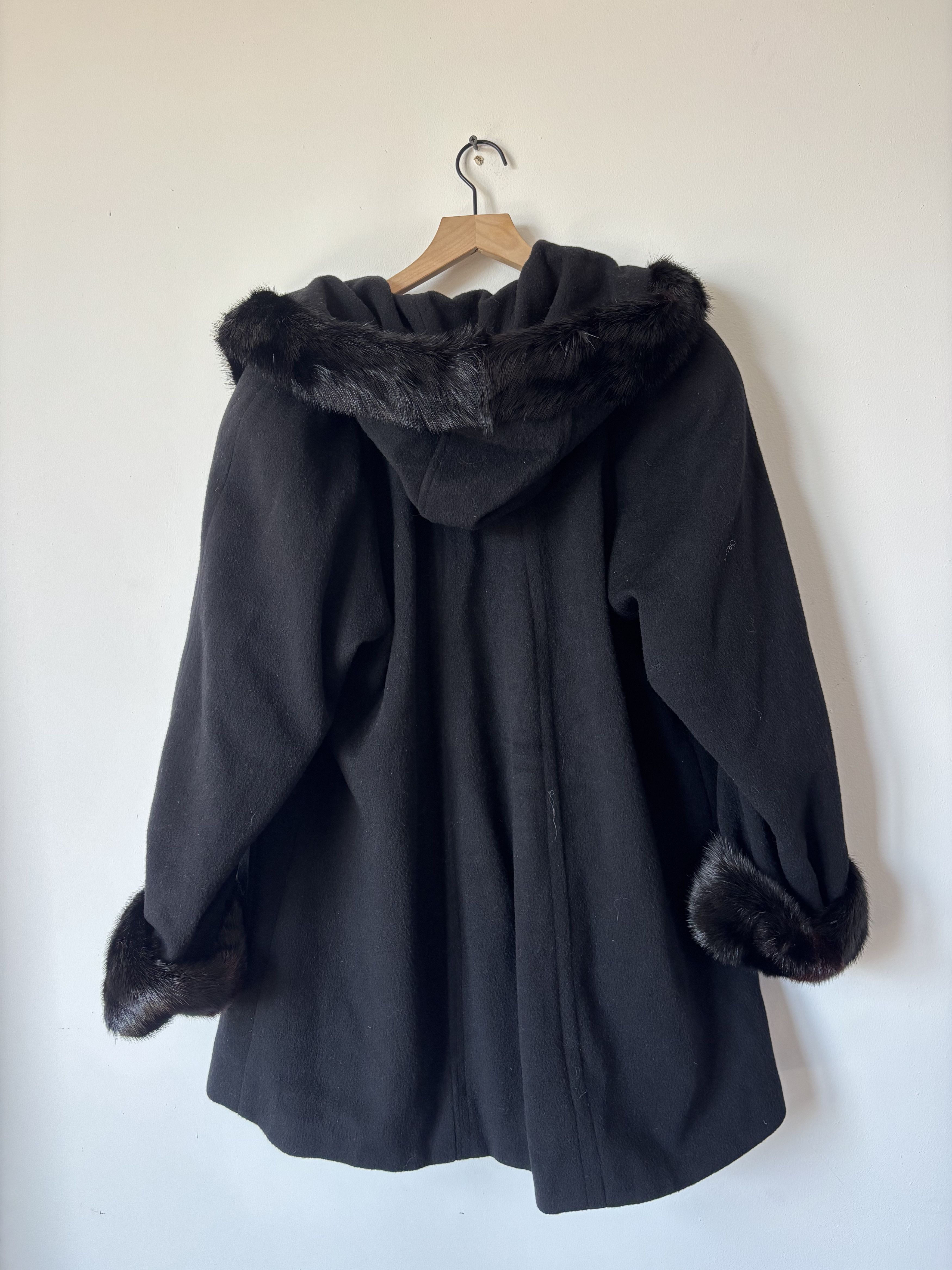 Vintage Vintage Hooded Black Wool Coat Mink Fur Trim Coat 8 Size M / US 6-8 / IT 42-44 - 2 Thumbnail