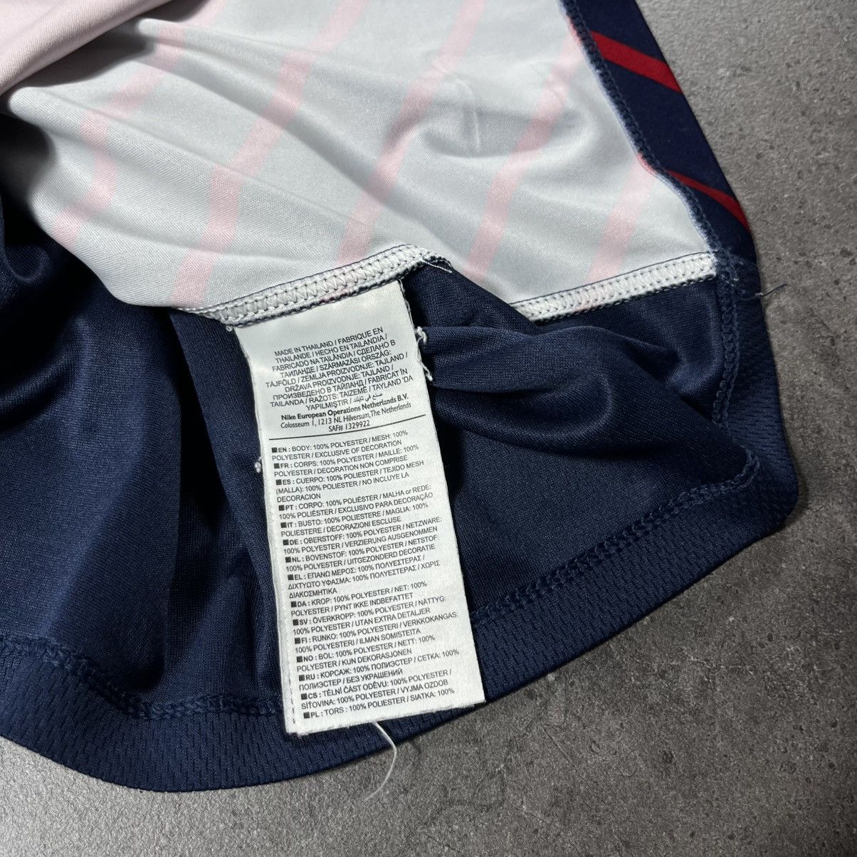 Nike Vintage Nike Paris Saint Germain PSG Blokecore Jersey Tee Size US M / EU 48-50 / 2 - 13 Thumbnail