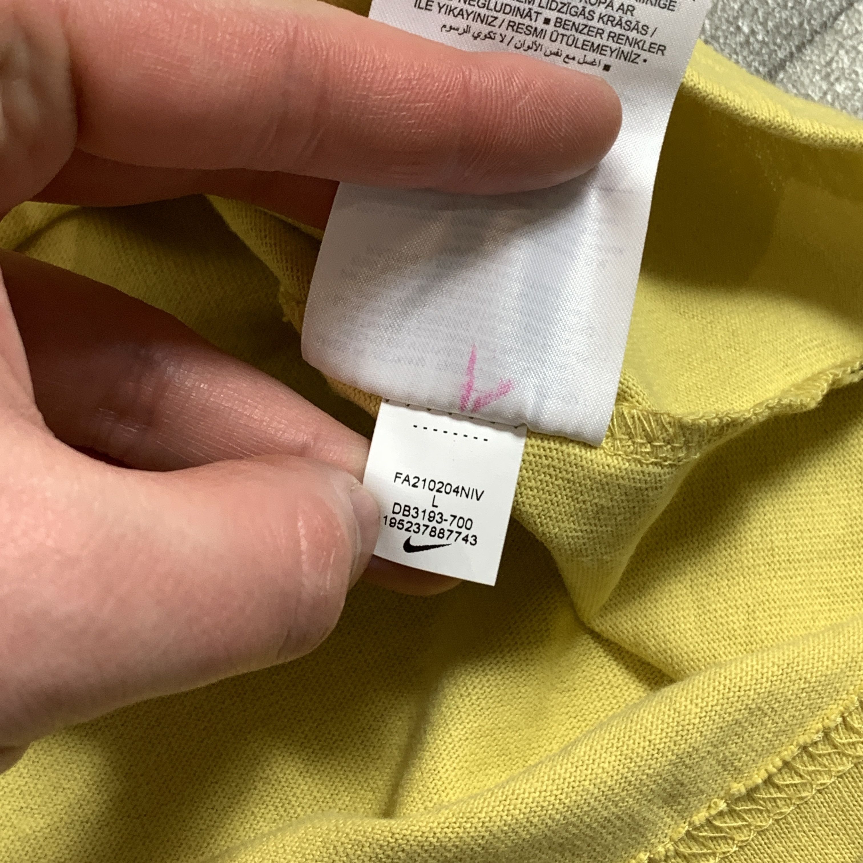 Nike Nike NSW Premium Centre Swoosh Yellow Oversize Tee Shirt L Size US L / EU 52-54 / 3 - 8 Thumbnail