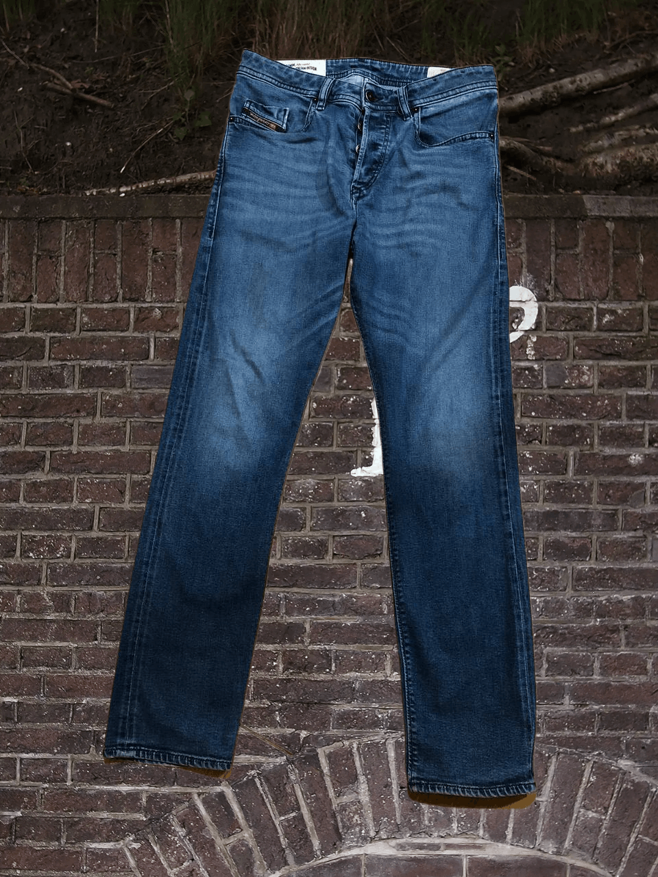 Diesel Diesel Jeans Buster Regular Slim Tapered Button Fly Size US 30 / EU 46 - 1 Thumbnail