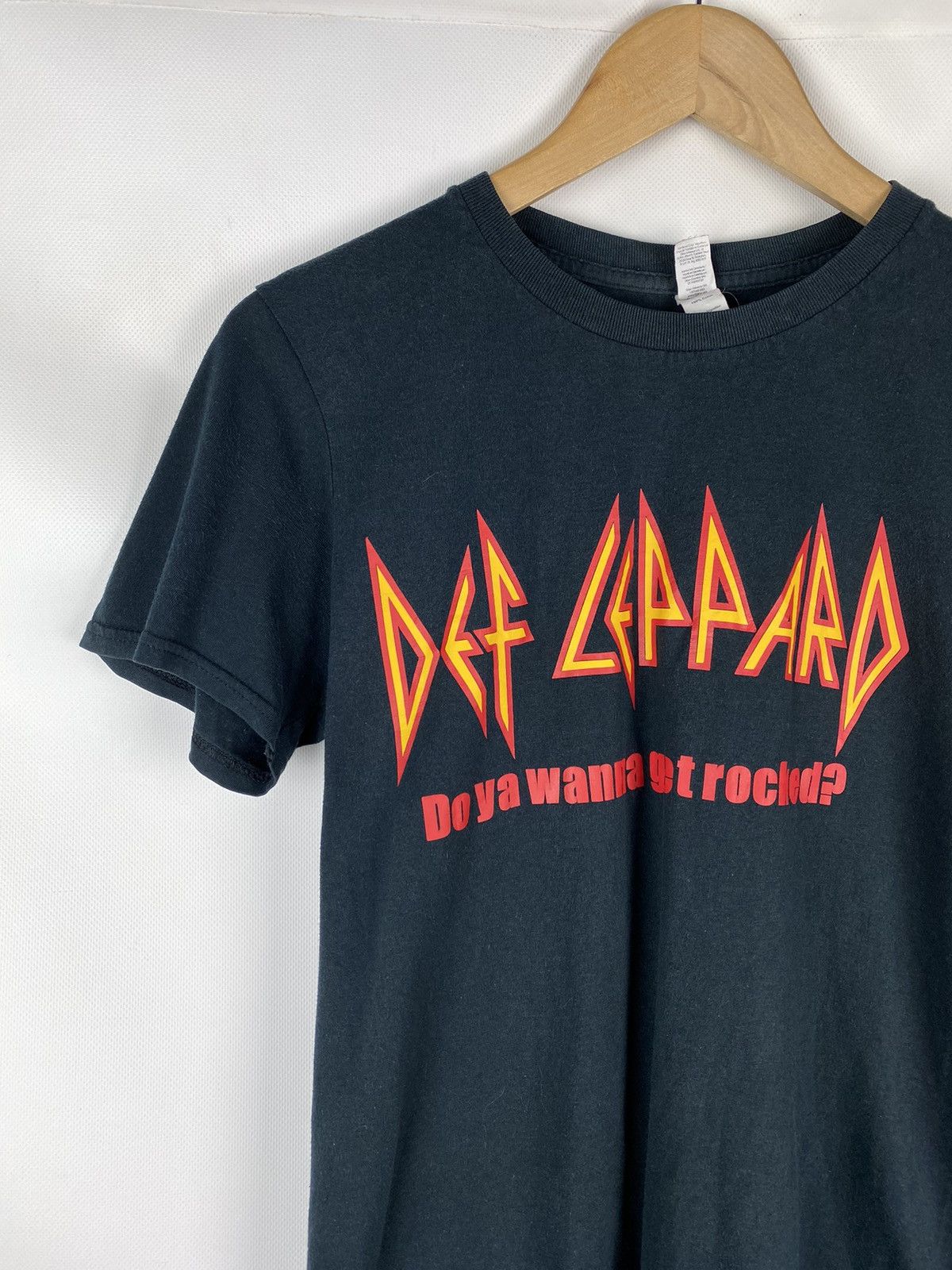 Band Tees Def Leppard vintage Do You Wanna Get Rocked Band T Shirt Size US S / EU 44-46 / 1 - 4 Thumbnail