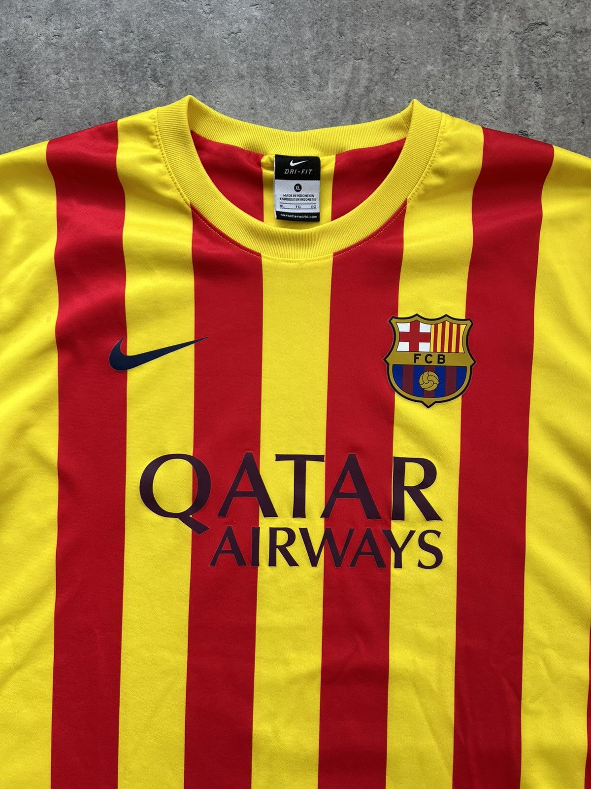 Nike 2013/2014 Nike FC Barcelona Vintage Soccer Jersey T-Shirt Size US XL / EU 56 / 4 - 3 Thumbnail