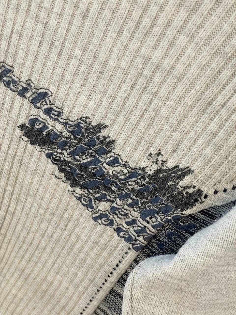 20471120 Y2K VTG 2000s JAPANESE 3D STRIPED DISTRESSED DIESEL SWEATER Size US M / EU 48-50 / 2 - 8 Thumbnail