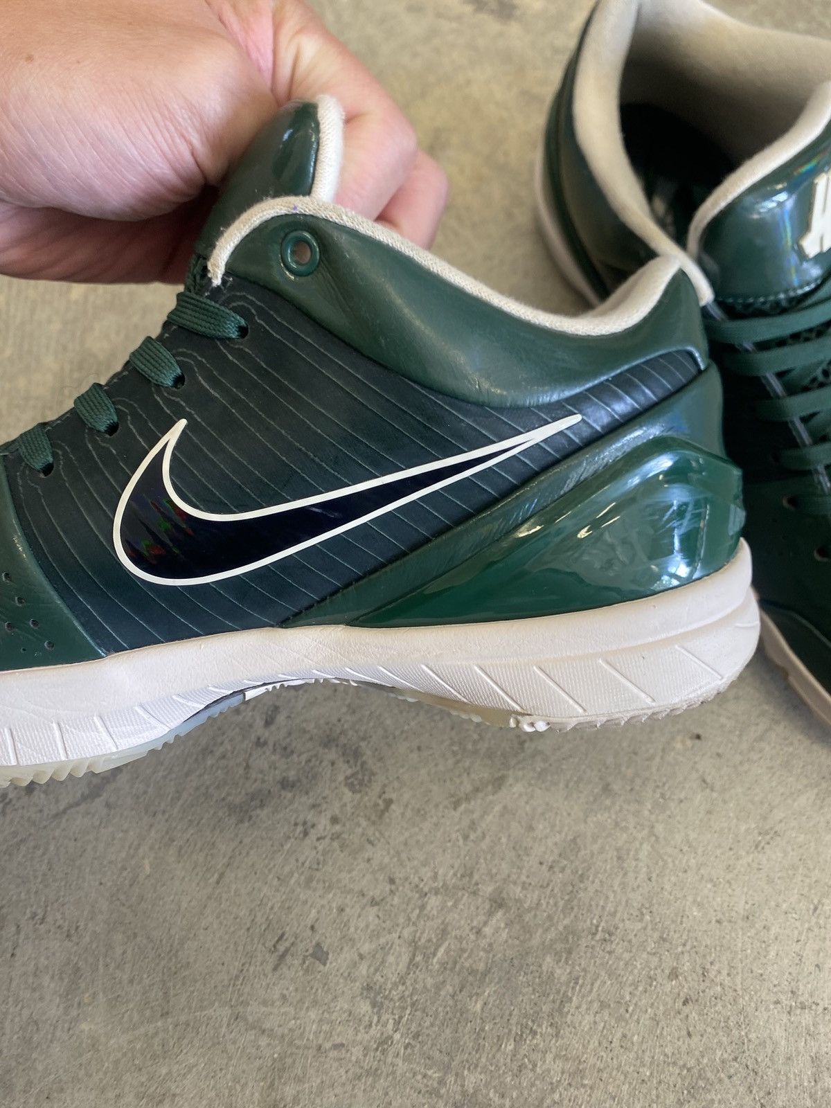 Nike × Undefeated Undefeated Kobe 4 Protro Milwaukee Bucks Size US 10 / EU 43 - 8 Thumbnail