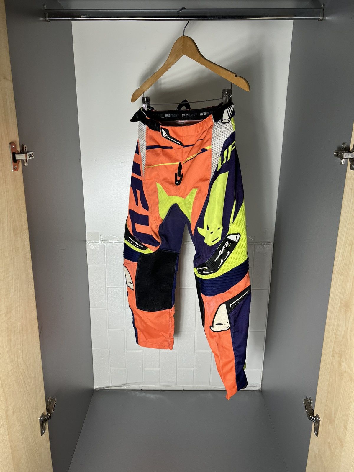 NASCAR UFO PLAST MOTORCYCLE PANTS RACING BIKE CYCLE RETRO Y2K 90s Size US 28 / EU 44 - 9 Thumbnail