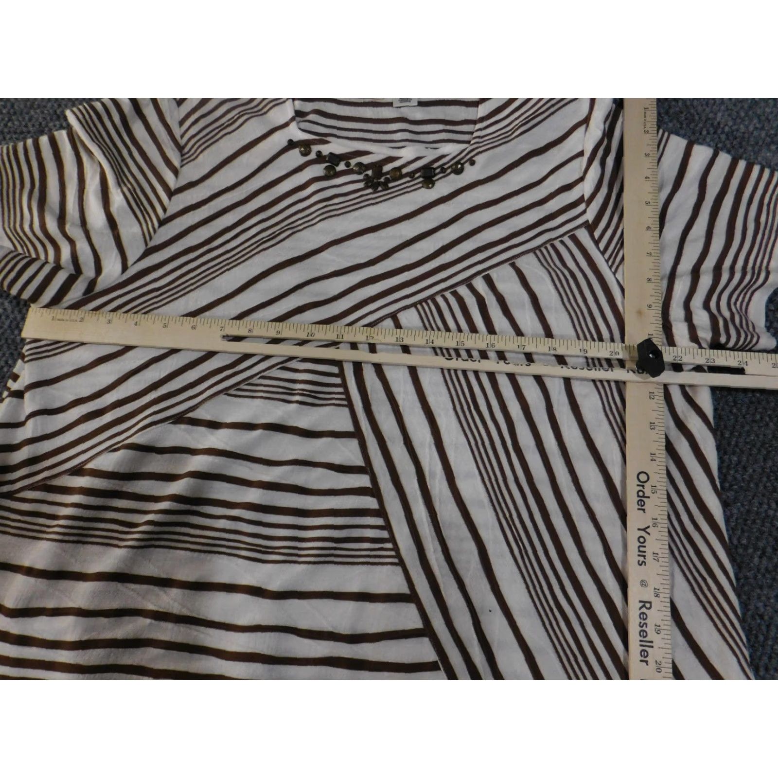Vintage Alfred Dunner Shirt Womens 1X Beaded Neckline Short Sleeve Striped Brown White Jersey Knit - Scoop Neck Size XL / US 12-14 / IT 48-50 - 7 Thumbnail
