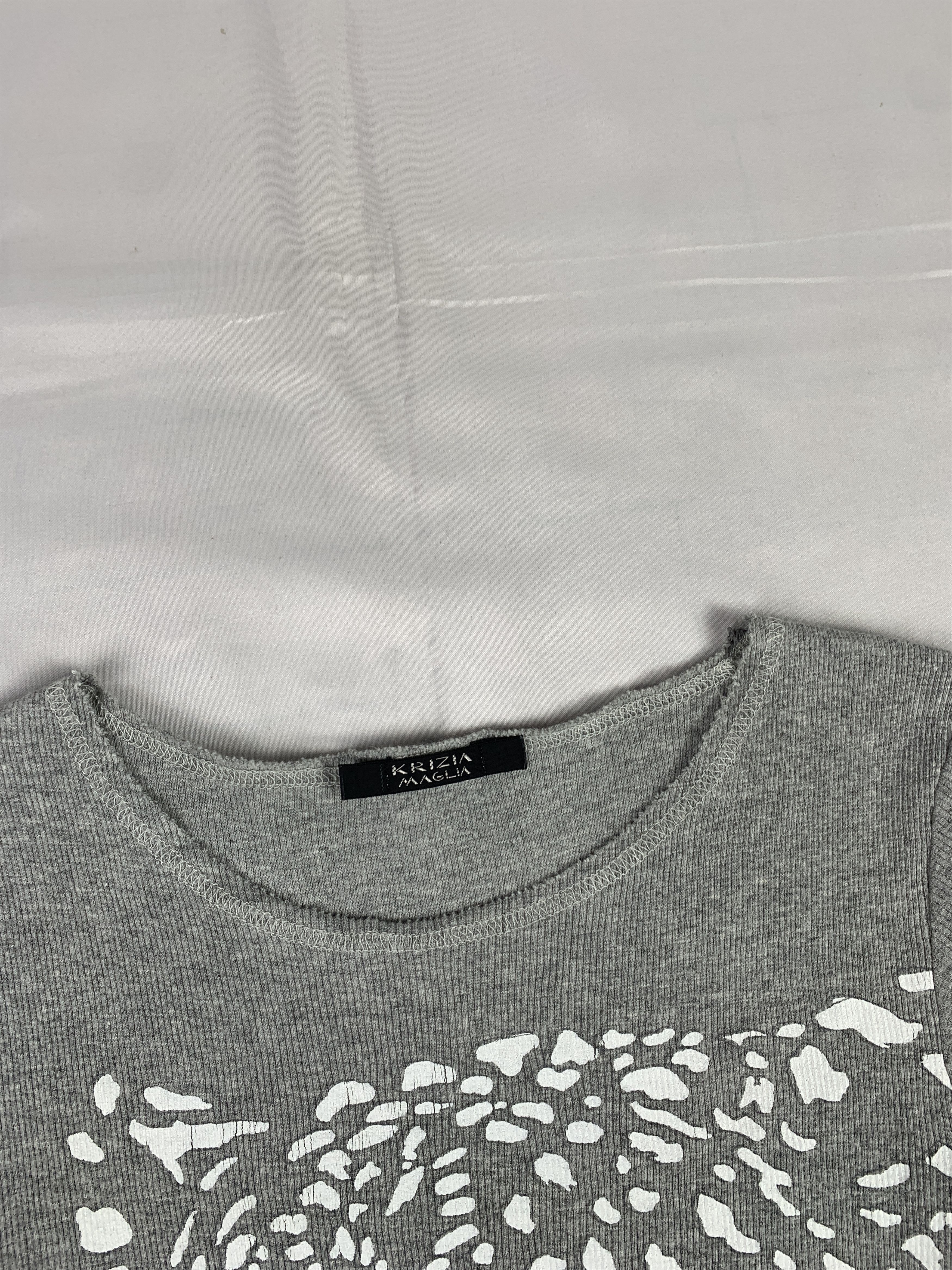 Krizia Krizia Maglia Gray Leopard Graphic Fitted Tee (S) Size S / US 4 / IT 40 - 7 Thumbnail