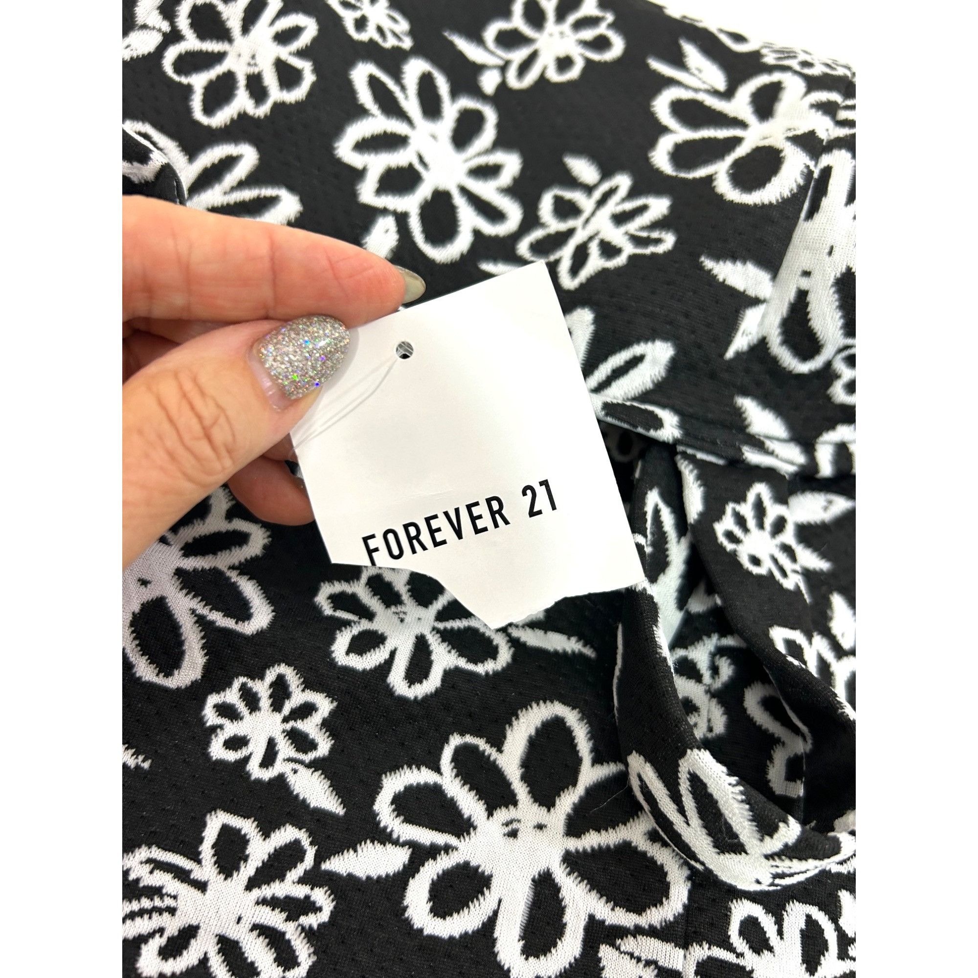 Forever 21 Forever 21 Mini Dress S Sleeveless Black White Floral Fitted Size S / US 4 / IT 40 - 6 Thumbnail