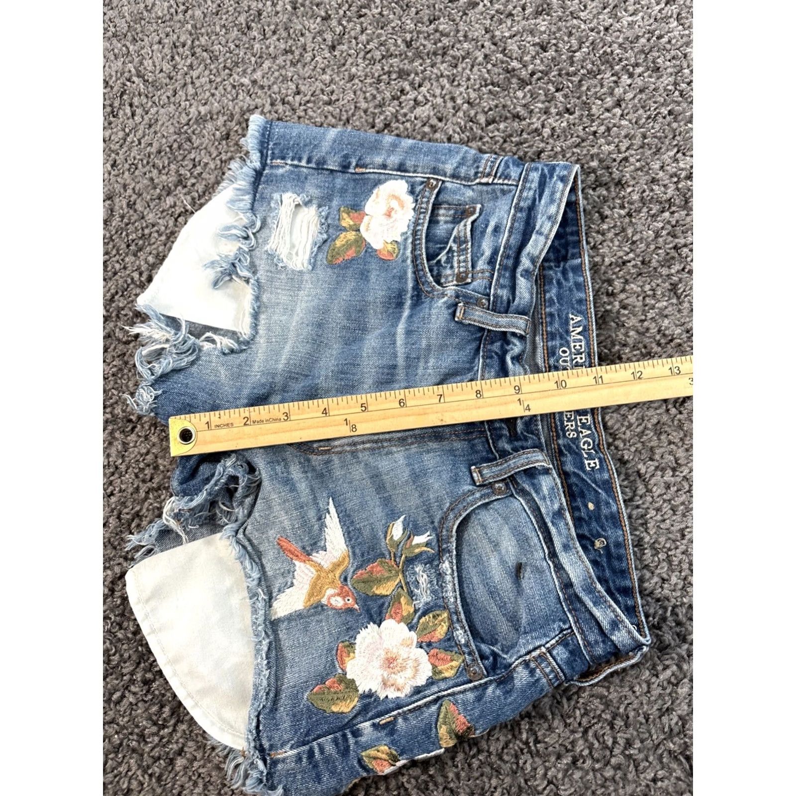American Eagle Outfitters VINTAGE? No — American Eagle Shorts Womens 28 Hi Rise Shortie Embroidered Distressed Denim Jeans? (Unable to answer as per constraints) Size 28" / US 6 / IT 42 - 4 Thumbnail