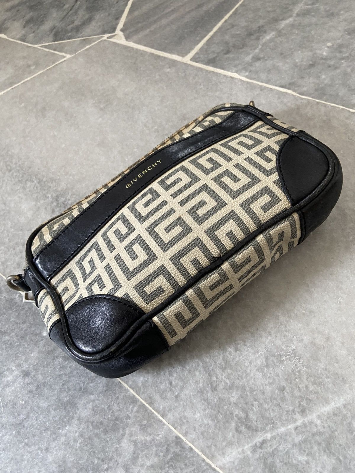 Givenchy Vintage GIVENCHY Monogram Clutch Bag Size ONE SIZE - 2 Thumbnail