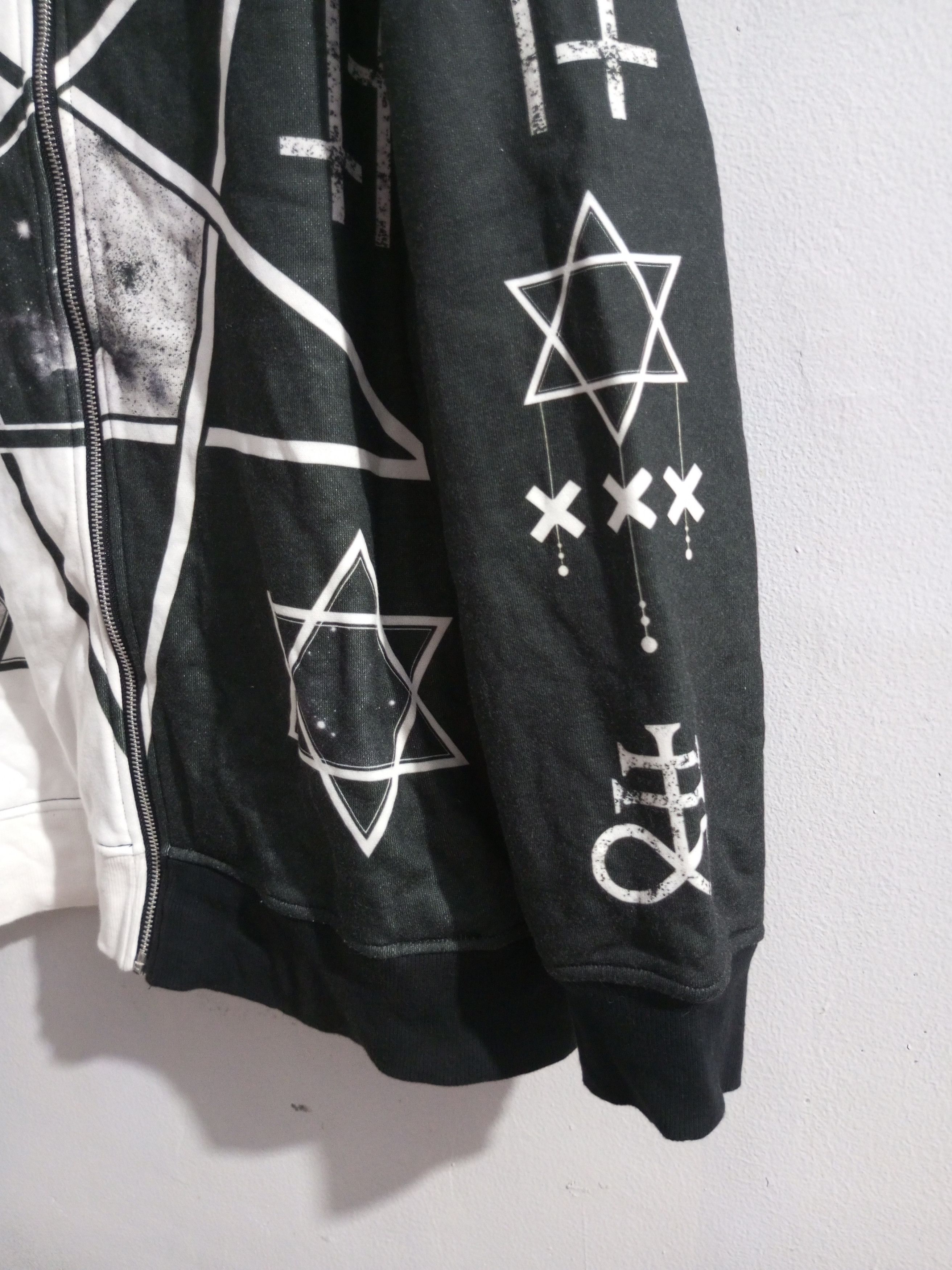Japanese Brand Travas tokyo illuminati cross hoodie Size US L / EU 52-54 / 3 - 3 Thumbnail
