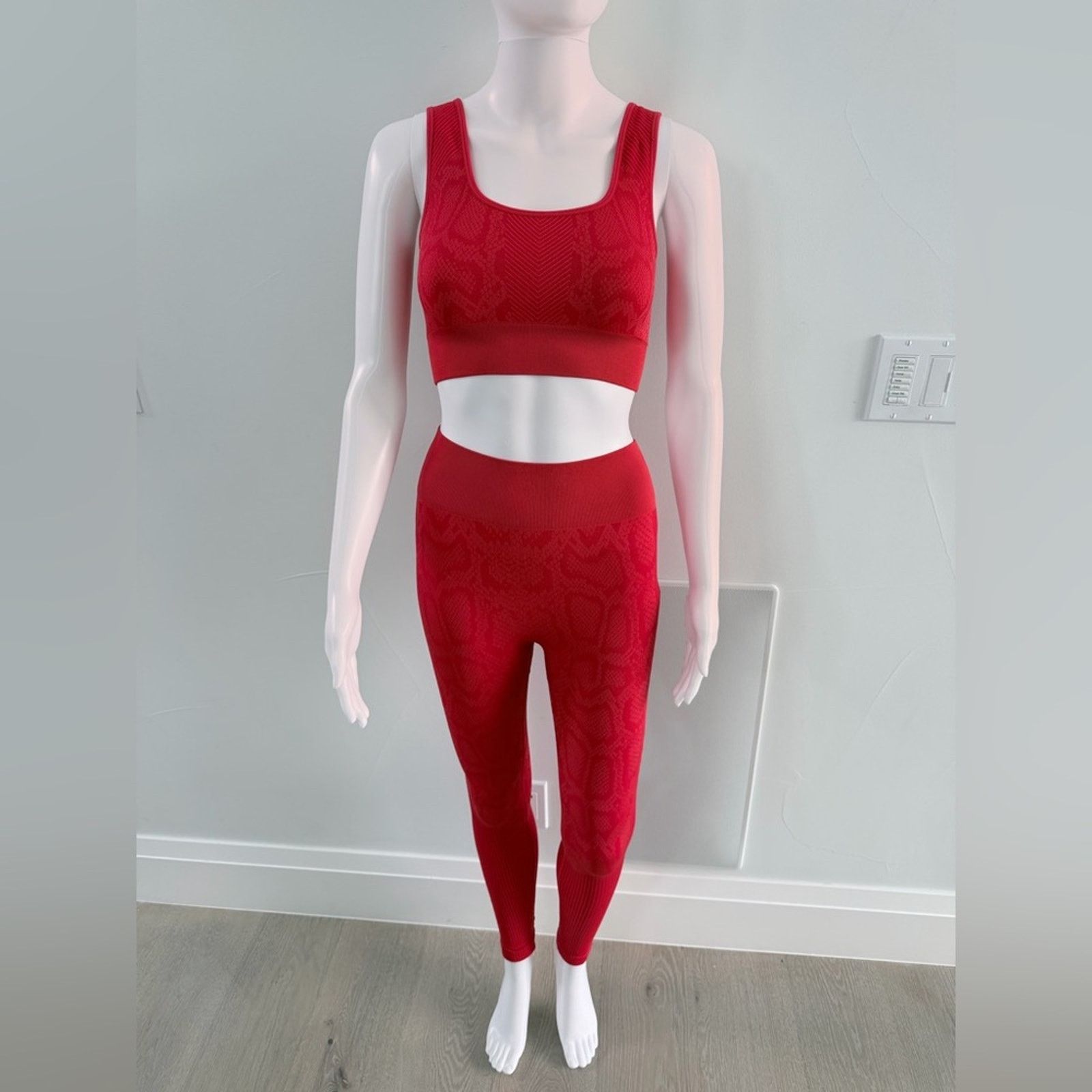 Other Yoga Gym Fitness Lounge Red Two-Piece Activewear Set Size 26" / US 2 / IT 38 - 5 Thumbnail
