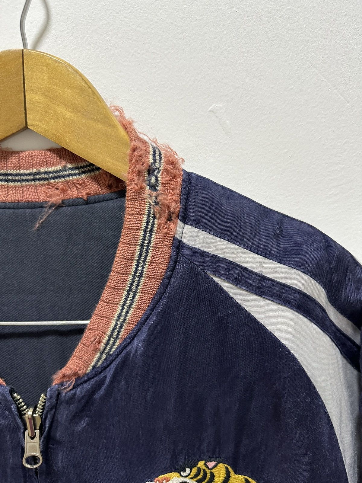 Vintage Vintage Sukajan Jacket Embroidery Tiger And Dragon Distress Size US M / EU 48-50 / 2 - 4 Thumbnail