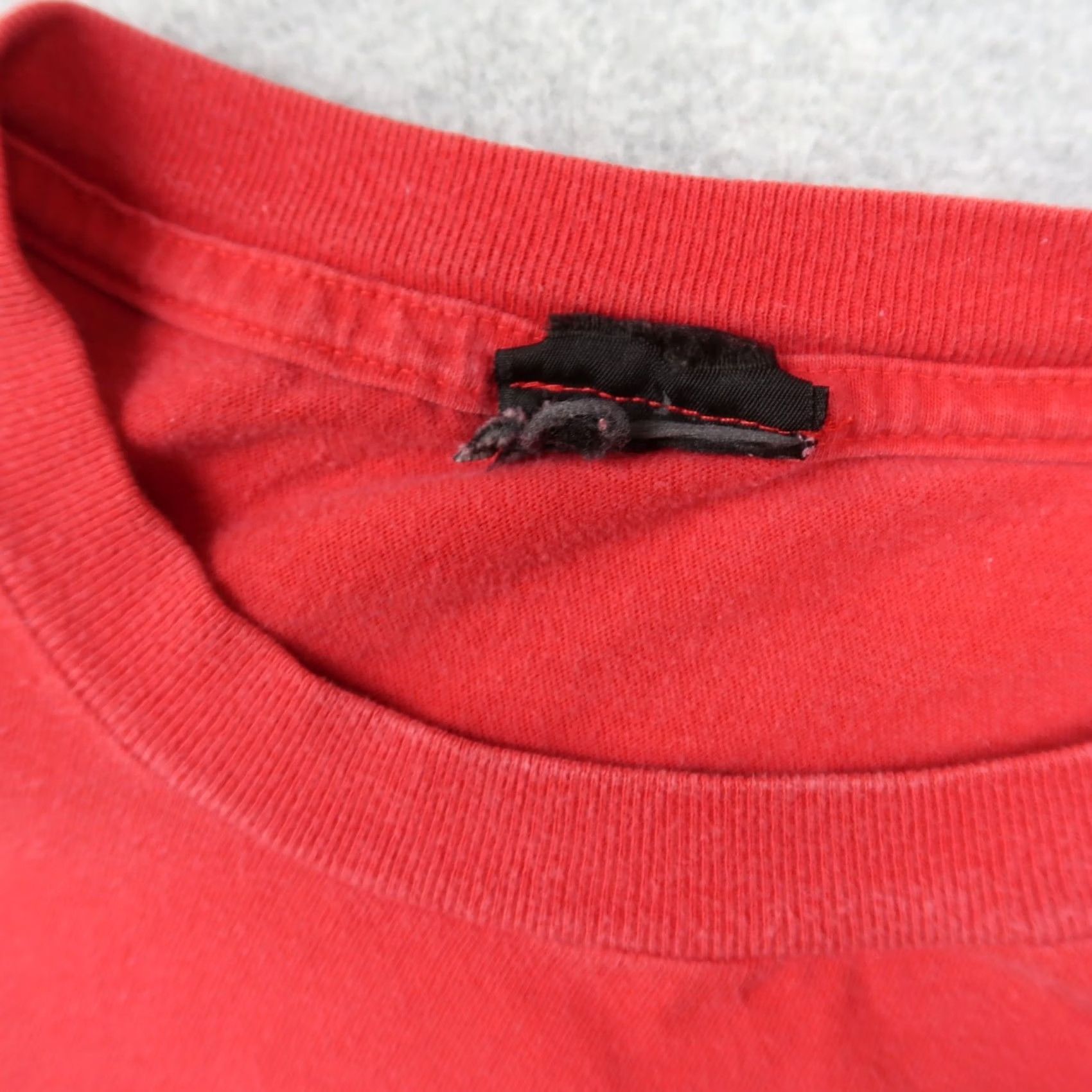 Vintage Vintage B Ware Risk Everything Red Graphic Tee 2XL XXL USA Made T-Shirt Men Short Sleeve Crew Neck Cotton Vintage 90s Fans Mens Size US XXL / EU 58 / 5 - 5 Thumbnail