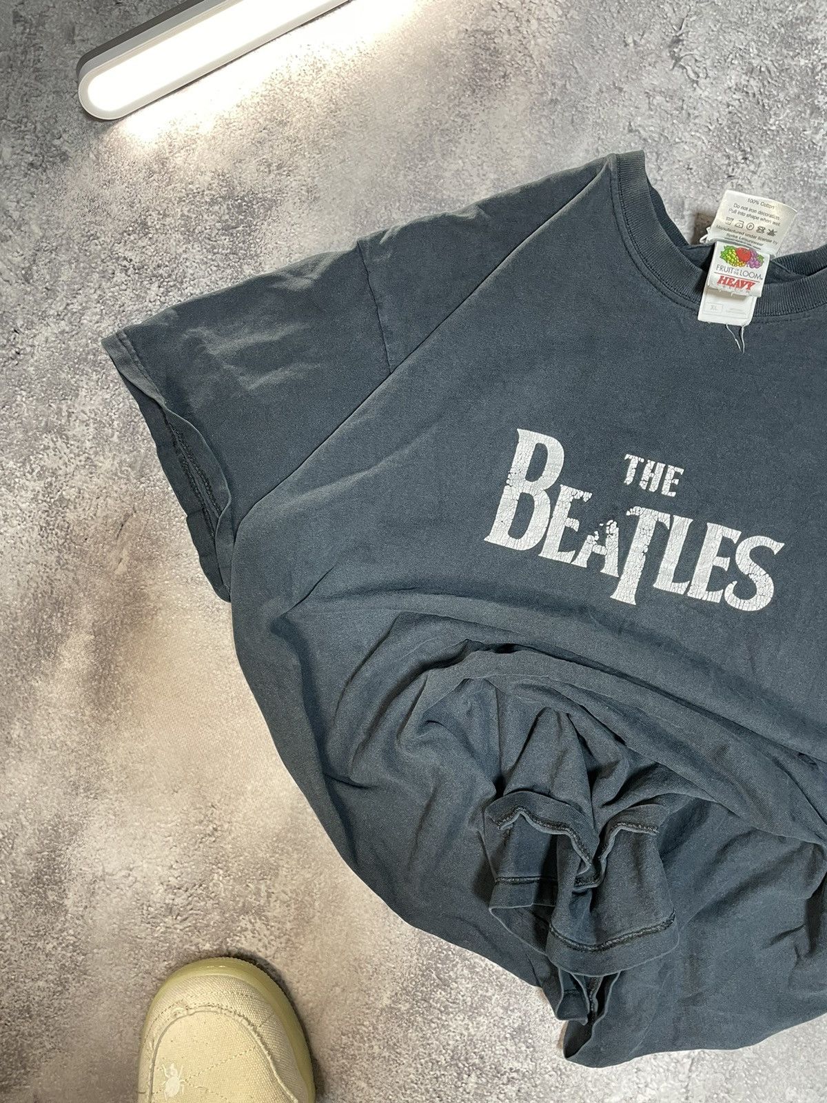 Band Tees Vintage 2005 The Beatles tee sun faded big logo size XL Size US XL / EU 56 / 4 - 4 Thumbnail