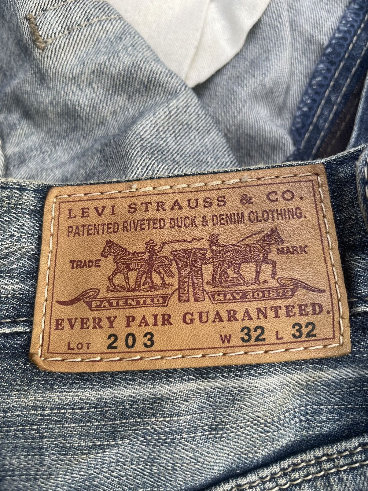 Levi's × Vintage Vintage 2008 Levis Lot 203 Faded & Distresed Size US 35 - 18 Thumbnail