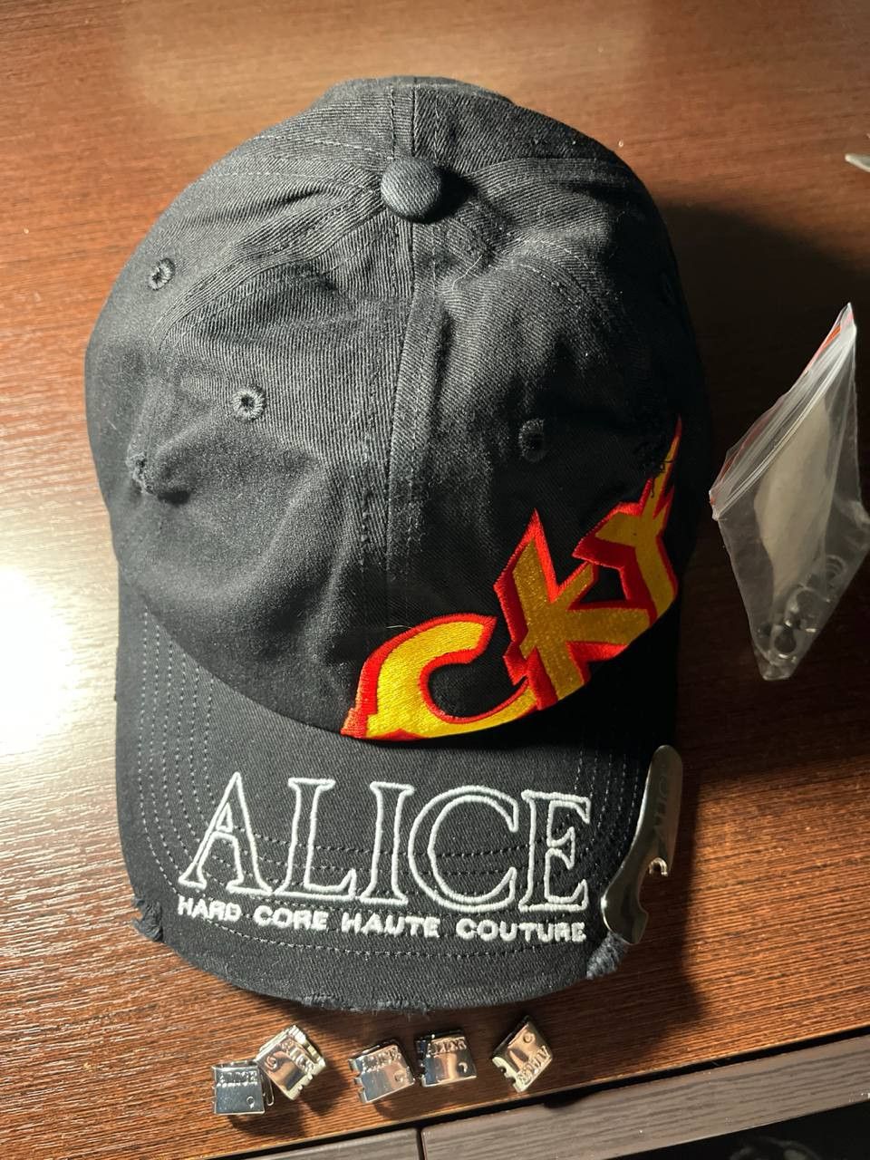 alice hollywood 　ダメージキャップ　HARD ALICE　黒 Ksubi X Alice Hollywood Atelier Cap Black Wax | Ksubi ++