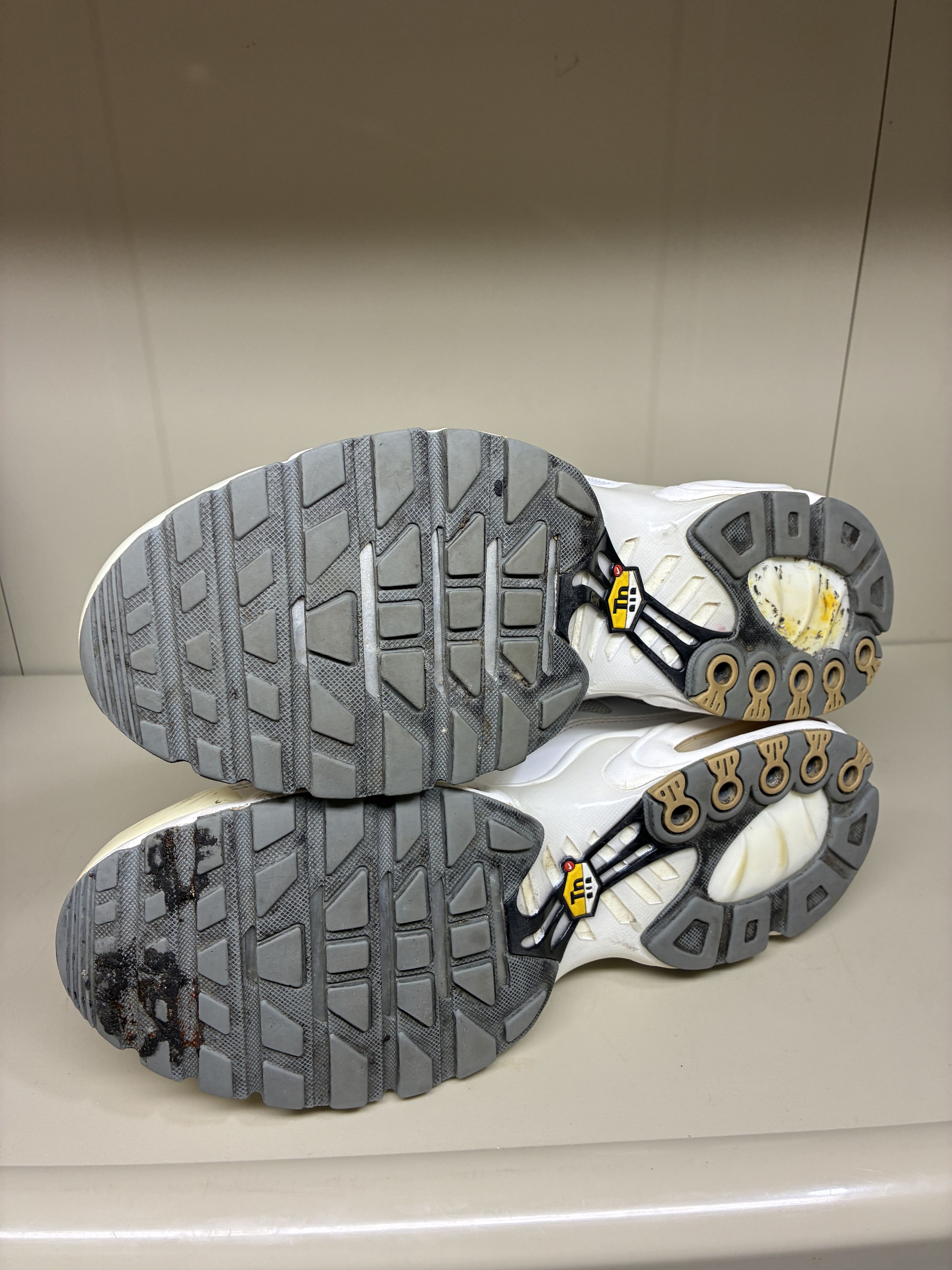 Nike Nike Air Max Plus TN Triple White Running Sneaker Men 12 Size US 12 / EU 45 - 5 Thumbnail