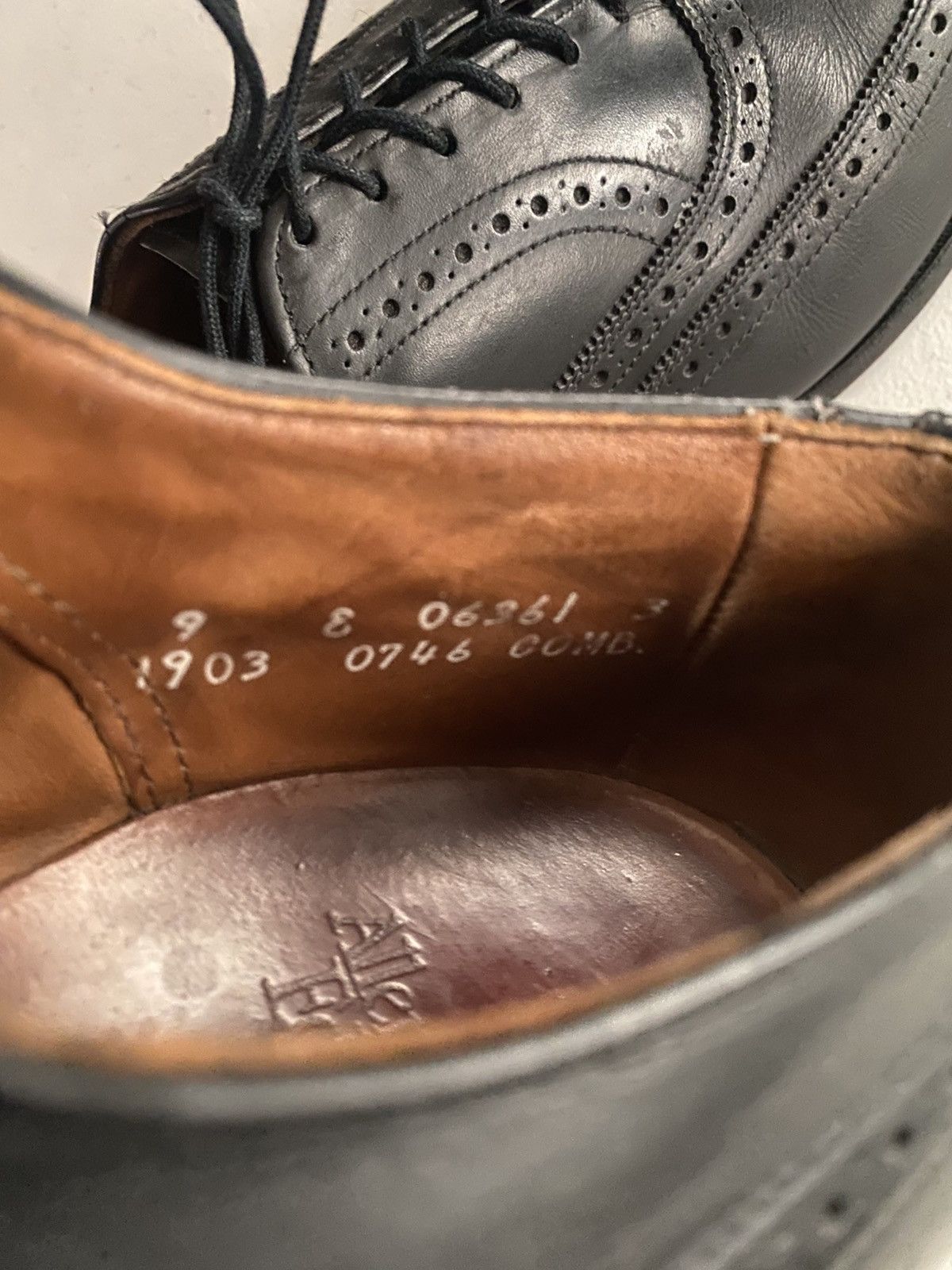 Allen Edmonds Allen Edmonds Chester 1903 Black Leather Wingtip Oxfords 9 E Size US 9 / EU 42 - 2 Thumbnail