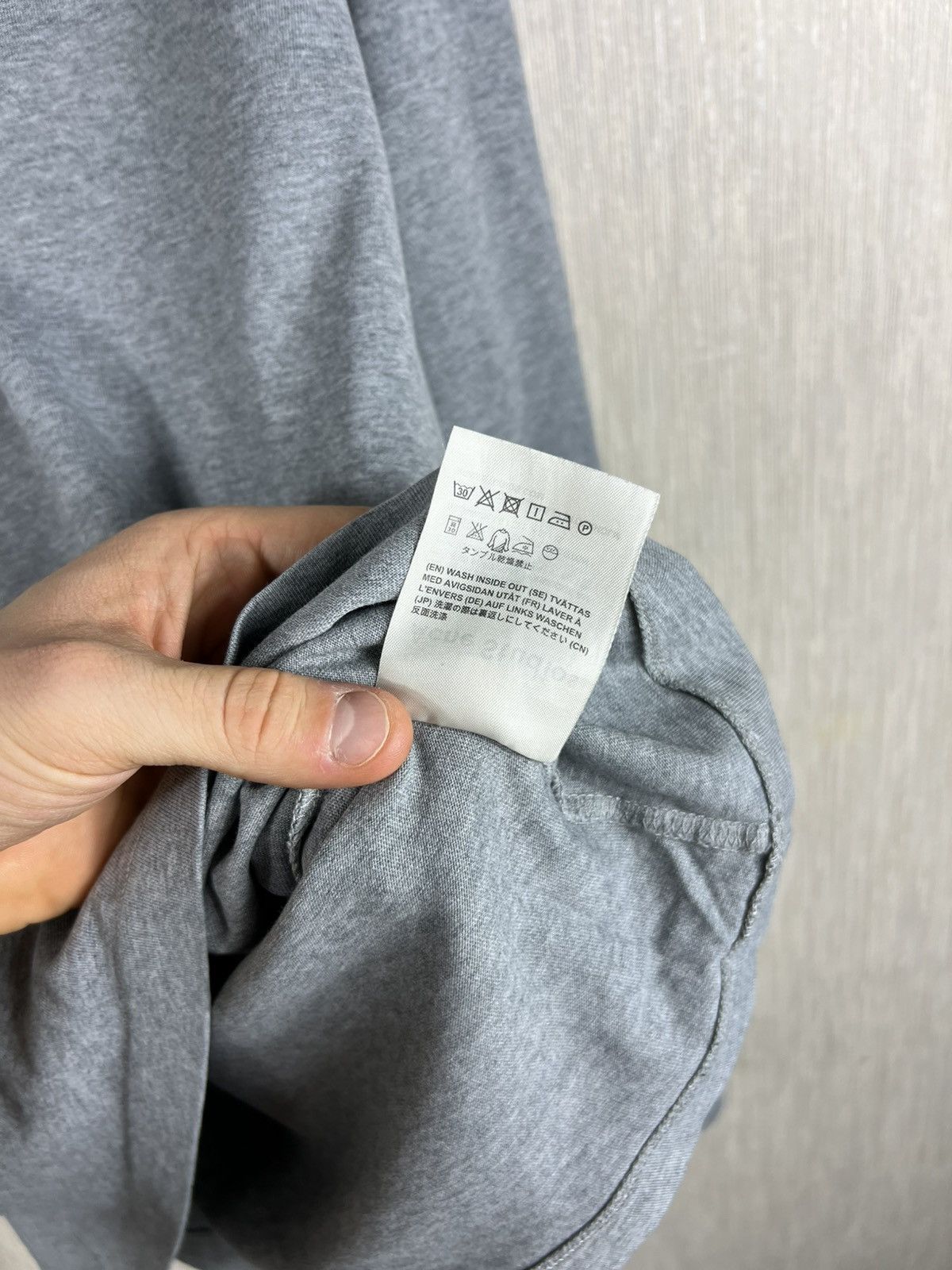Acne Studios Acne Studios tage face chest logo emote long sleeve tee Size US L / EU 52-54 / 3 - 16 Thumbnail