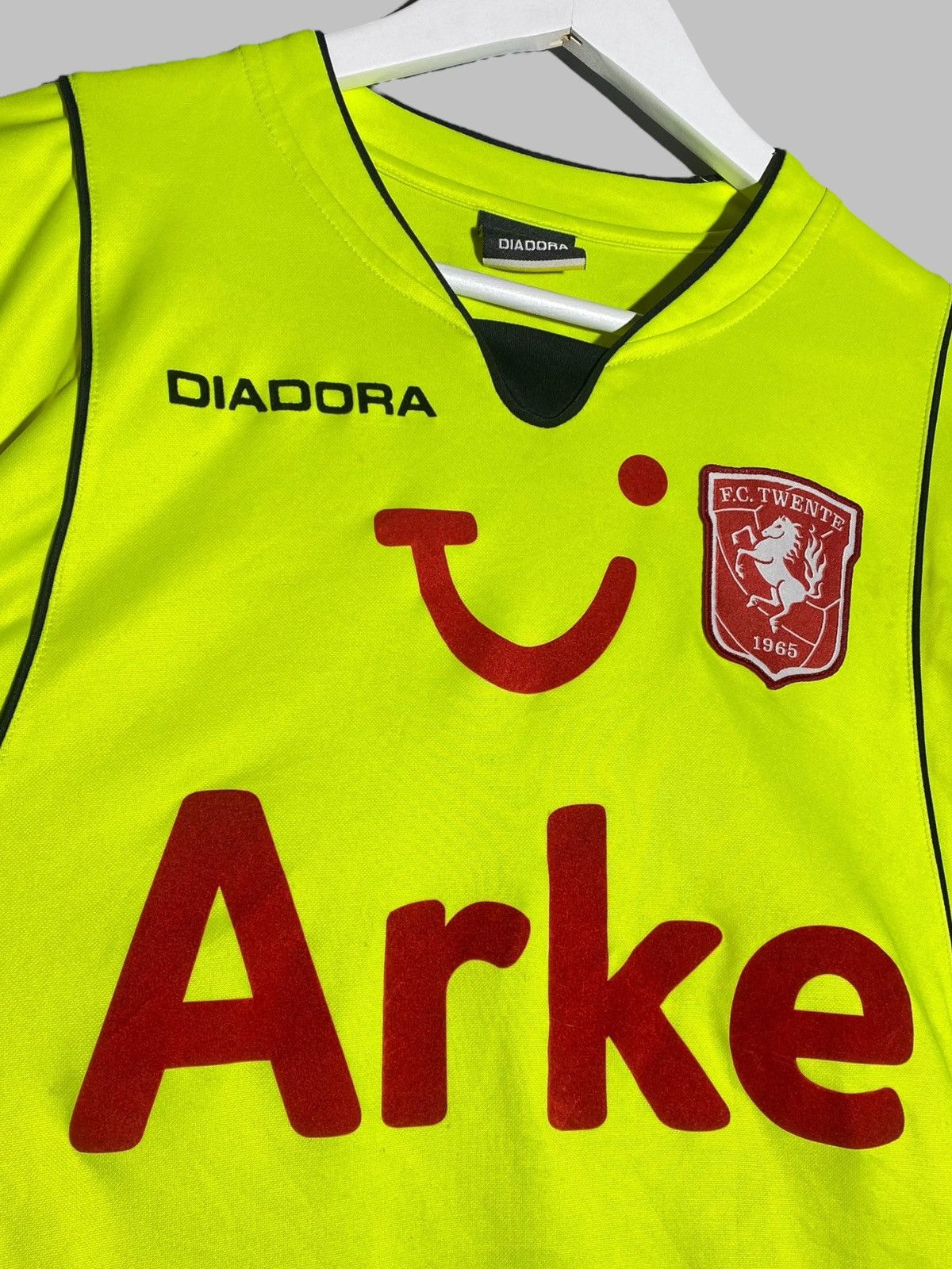 Diadora FC Twente 09/10 Goalkeeper Jersey Diadora ArkeFly Eredivisie Size US M / EU 48-50 / 2 - 4 Thumbnail