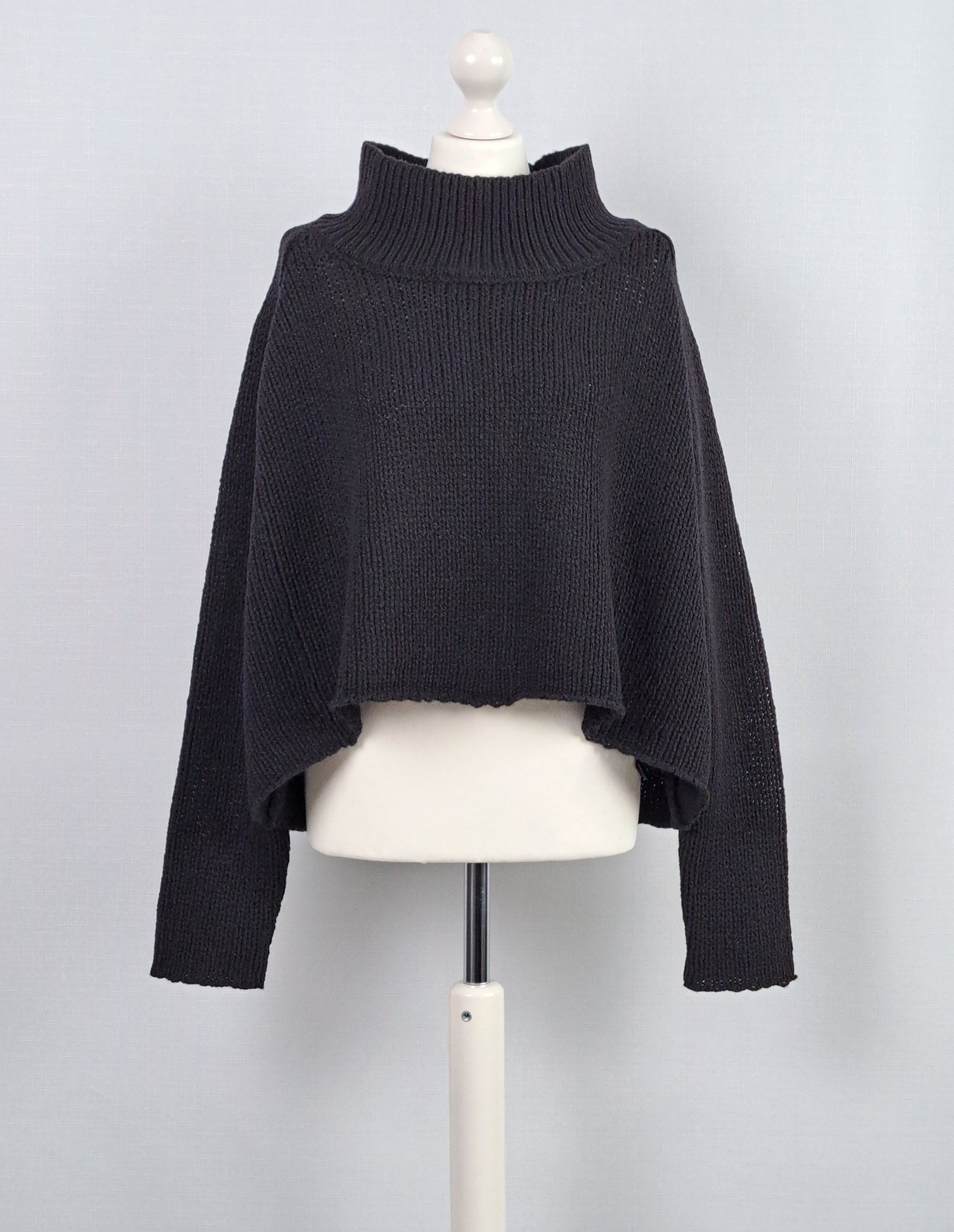 Rundholz Black Label wool blend pullover. Size M