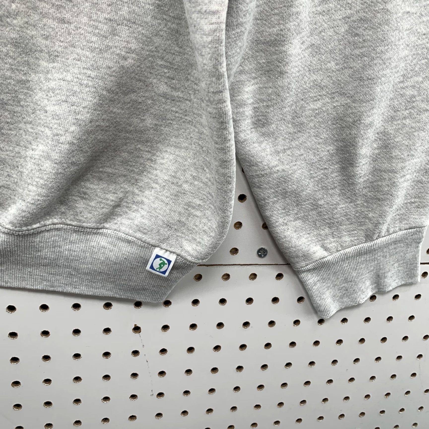 Vintage VINTAGE Maxwell Discus Athletic Gray XL Pullover 80s Sweatshirt Graphic Print Men’s 80s, 90s pullover Discu s? Size US XL / EU 56 / 4 - 7 Thumbnail
