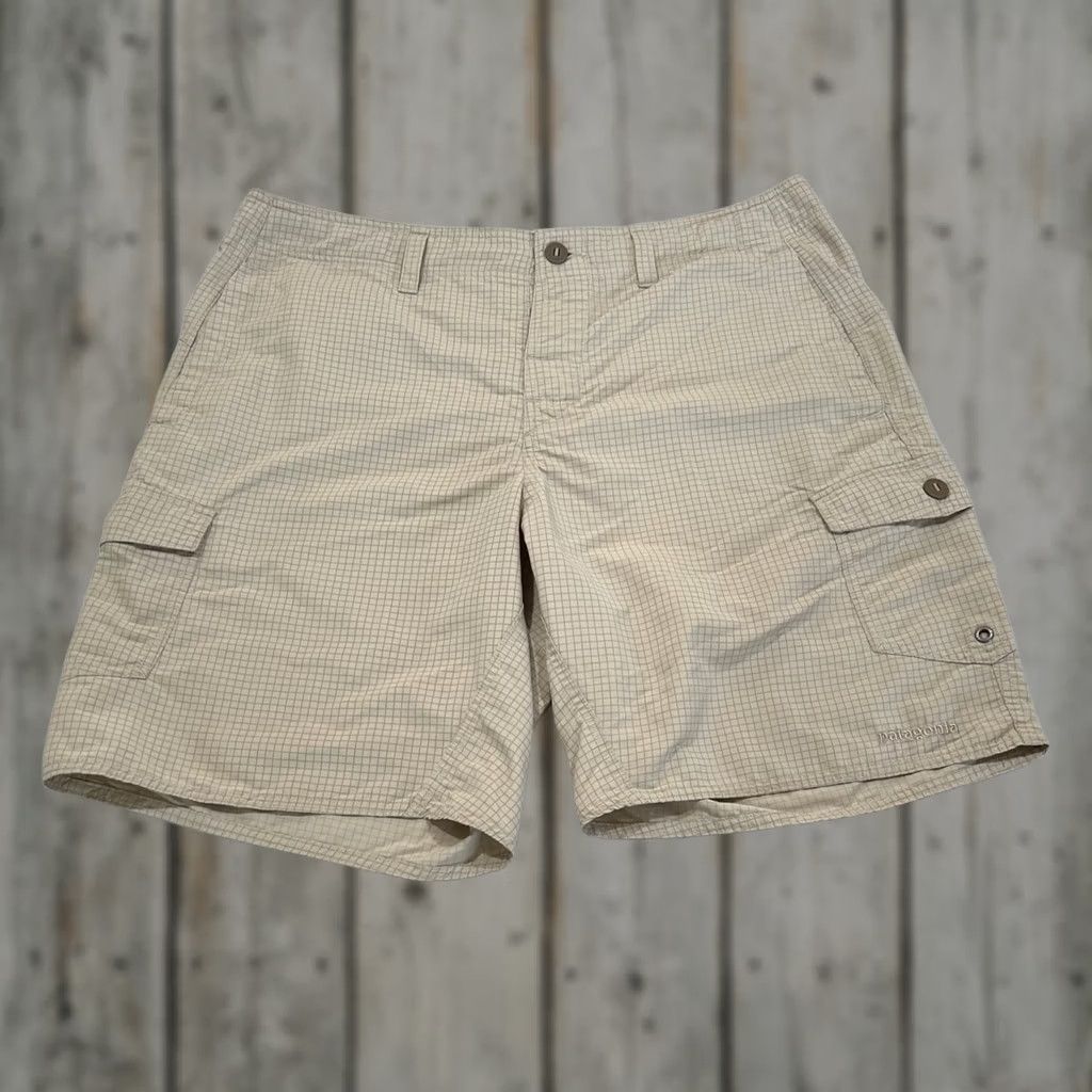Patagonia Patagonia Shorts Men’s 36 Lightweight Nylon Cargo Button Fly Drawstring Checker Cargo Pocket Summer Outdoor Mens Regular Daywear Shorts Size US 36 / EU 52 - 1 Thumbnail