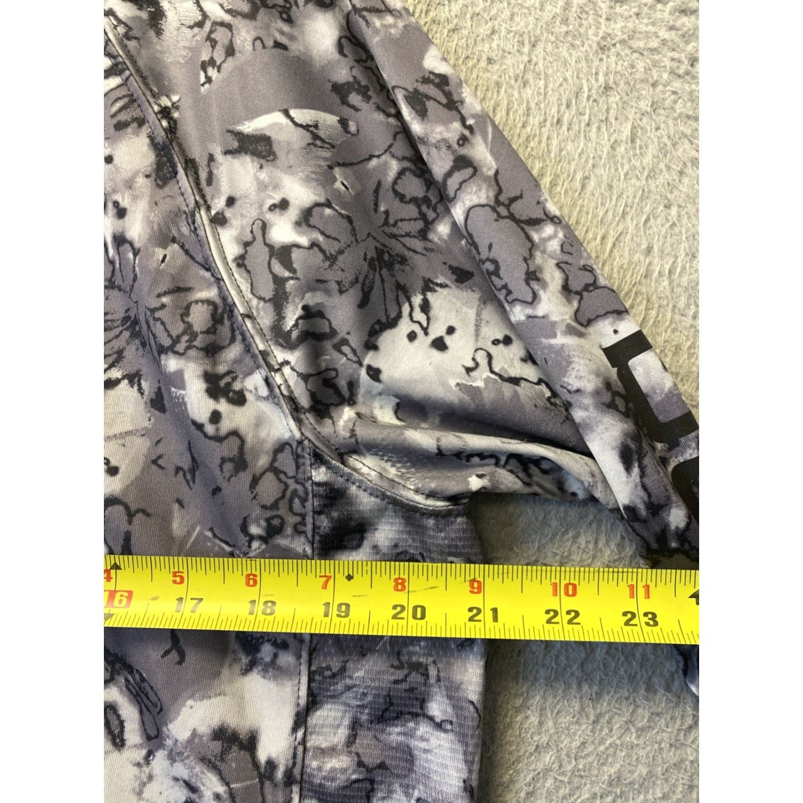 Vintage Huk Performance Fishing Camouflage Long Sleeve Shirt Gray Black Sun Mens M /136-3 Size US M / EU 48-50 / 2 - 4 Thumbnail