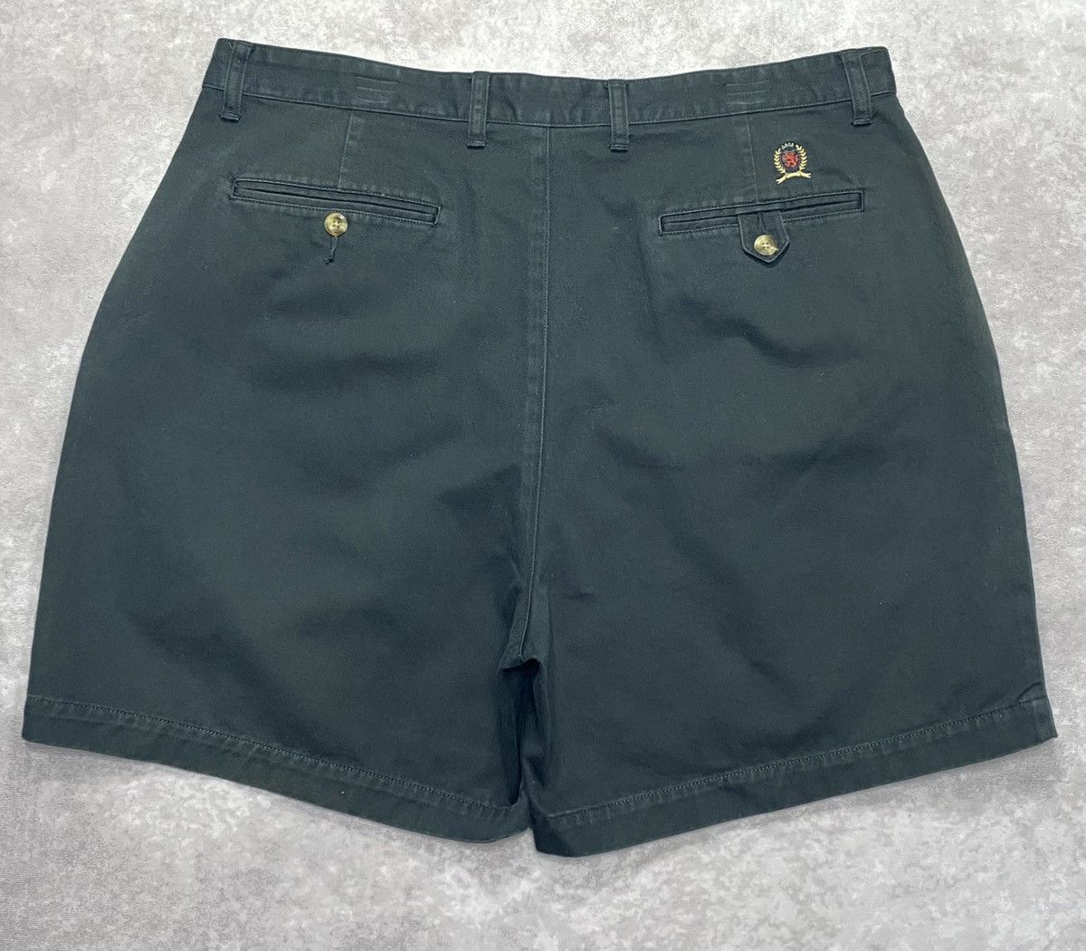 Tommy Hilfiger 90’s Vintage Tommy Hilfiger Black Chino Crest Logo Shorts Size US 38 / EU 54 - 1 Thumbnail