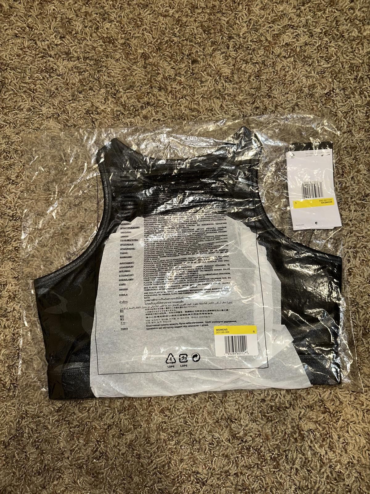 Nike Nike Dri-FIT Swoosh Medium-Support 1-Piece Pad High-Neck Sports Bra Sample Size ONE SIZE - 11 Thumbnail