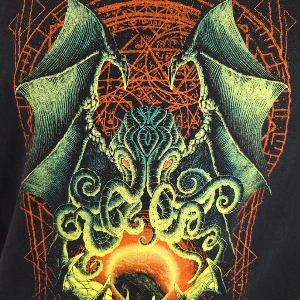 Gildan Cthulhu T Shirt Mens Size Large Black HP Lovecraft Horror Creature Gildan Crew Neck Short Sleeve Shirt"} Size US L / EU 52-54 / 3 - 3 Thumbnail